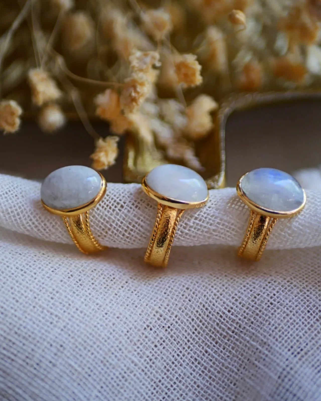 anello artigianale made in france placcato oro 18k 2 micron con pietra di luna arcobaleno | Roma