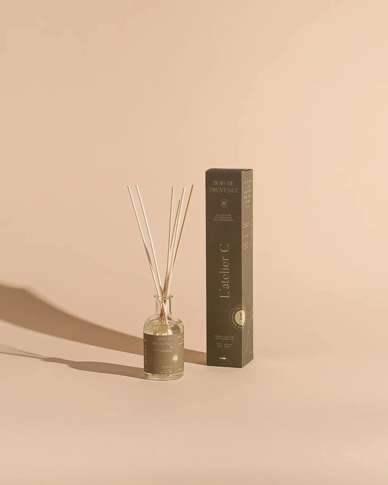 diffusori artigianali di fragranze d'ambiente con bastoncini mikado rattan | Made in Provenza nella regione di Grasse - Roma | Profumo Bosco di Provenza