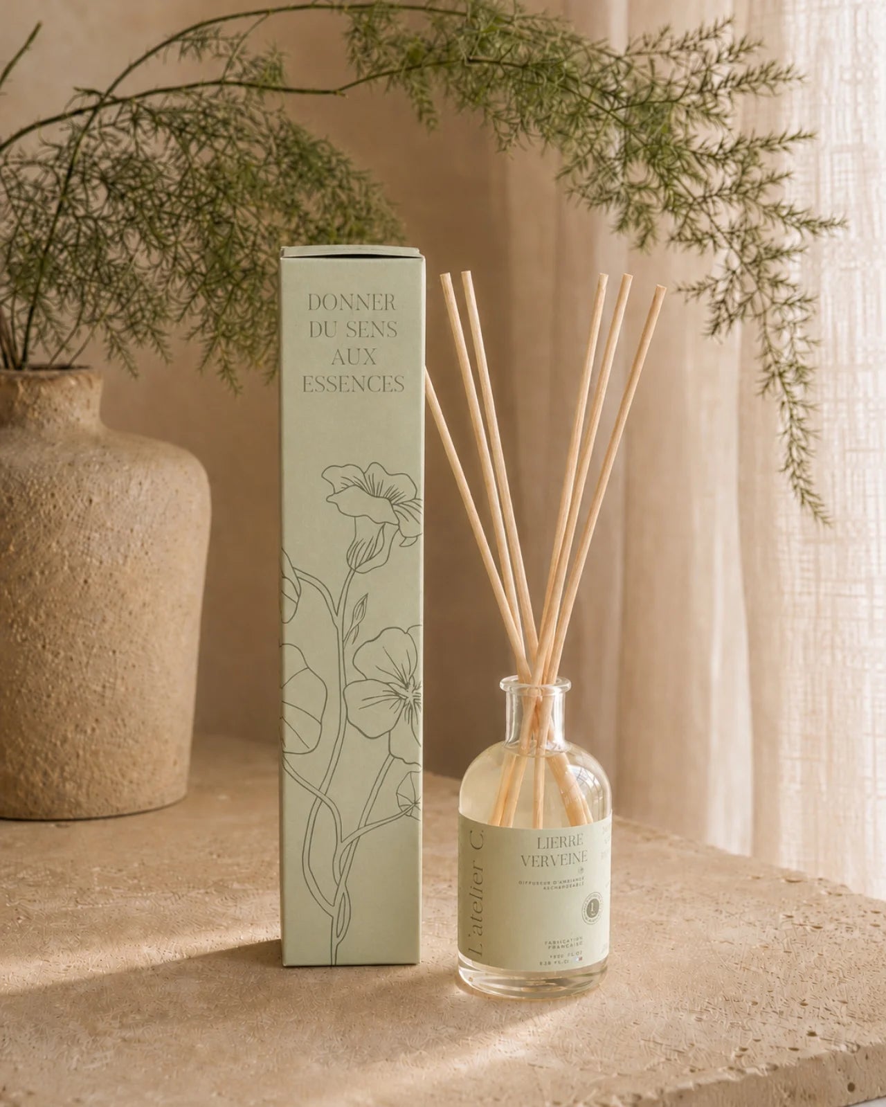 diffusori artigianali di fragranze d'ambiente con bastoncini mikado rattan | Made in Provenza nella regione di Grasse - Roma | Profumo Edera & Verbena