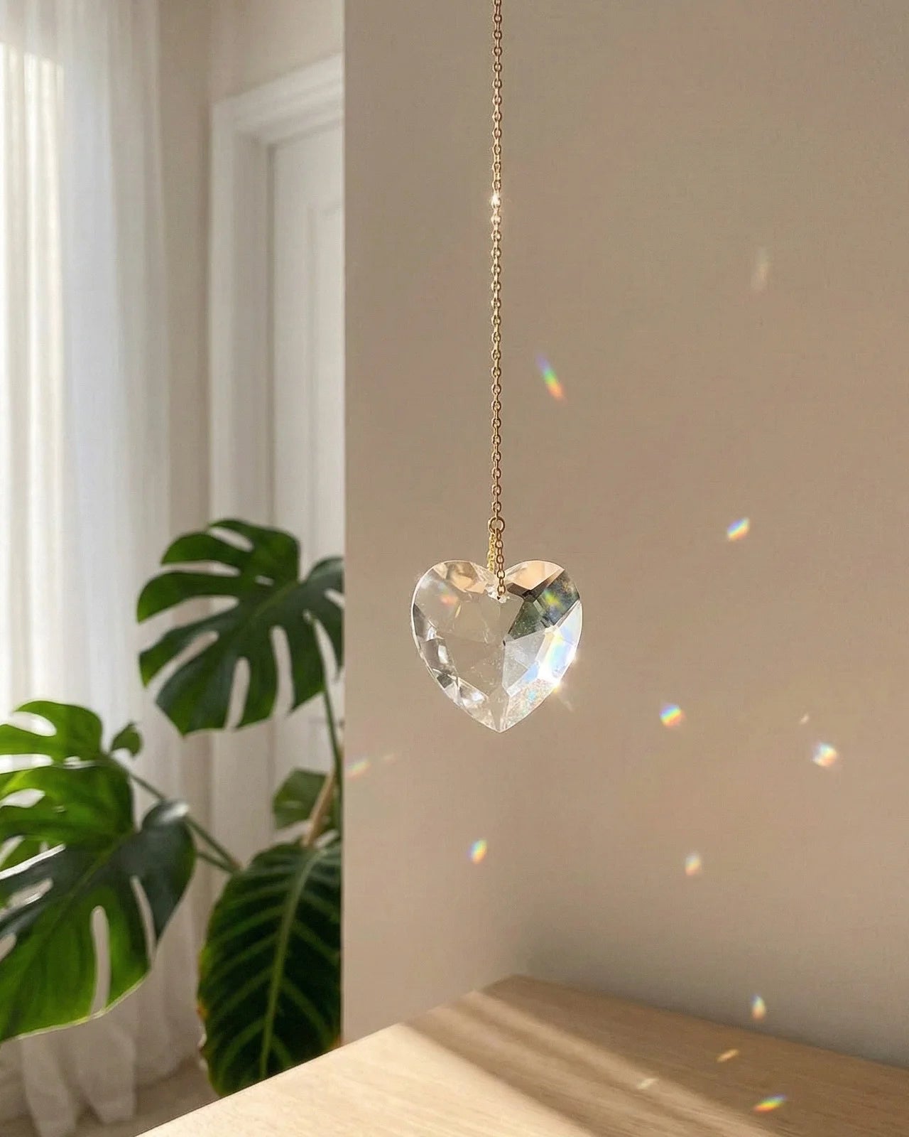 Suncatcher Heliophilia - Acchiappasole feng shui artigianale che crea arcobaleni di luce con cristallo a forma di cuore