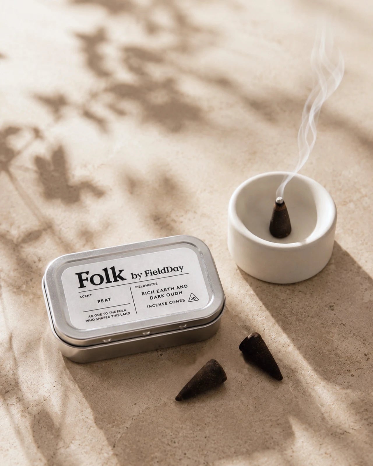 Incensi a cono a cono di altissima qualità, creati artigianalmente in Irlanda | Peat - Profumo di Terra Ricca & Oud Scuro + Incensiere in Terracotta