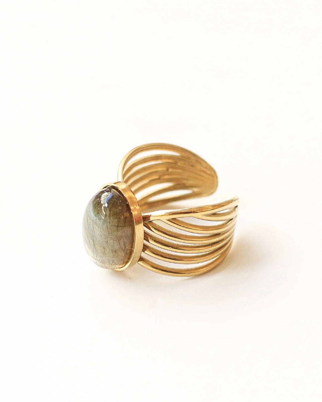 Anello Iride con pietra naturale e design ad ali | Acciaio inossidabile placcato oro con labradorite - Made in Paris | Io Sono La Luce Roma