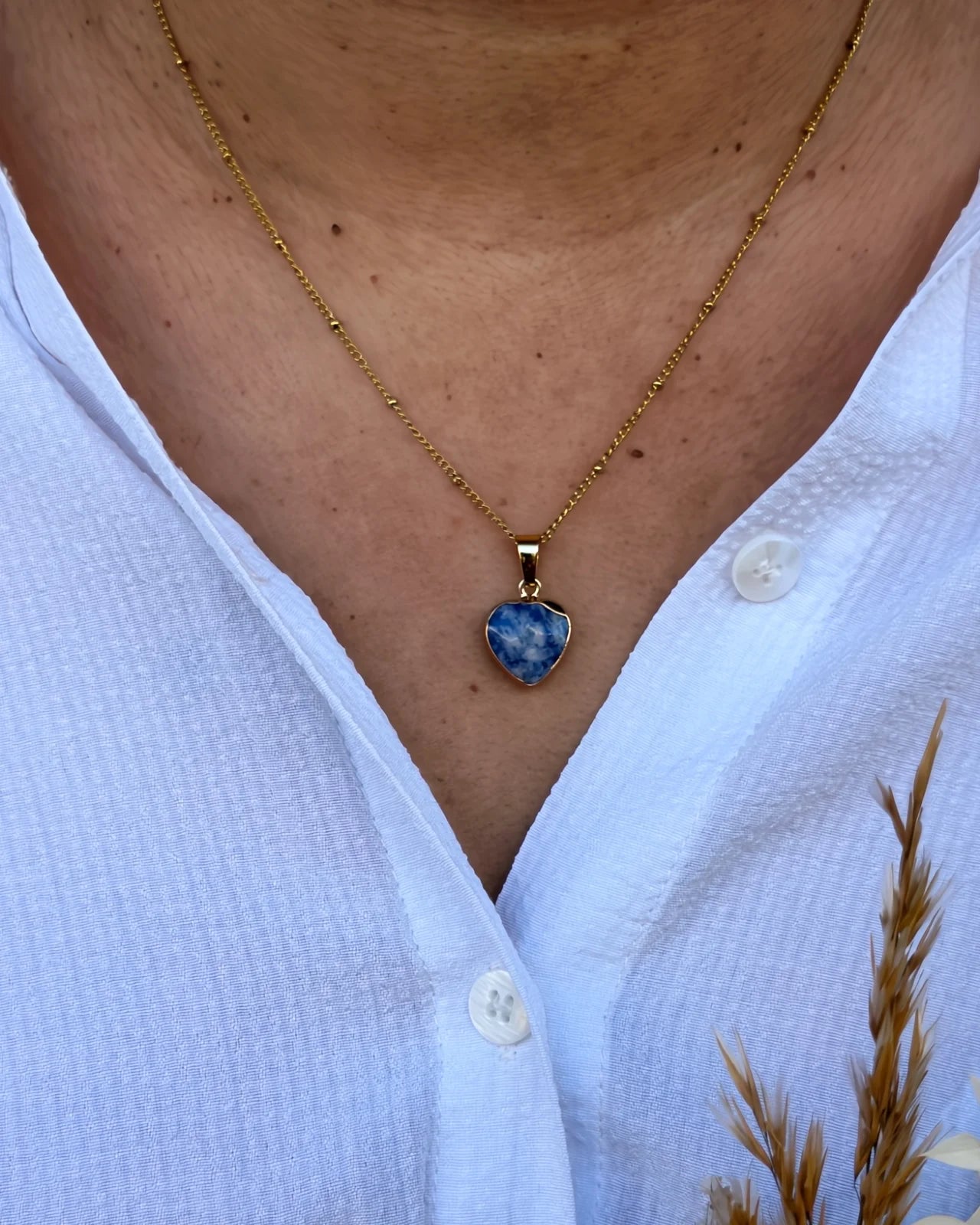 Kardia collana artigianale Made in Amsterdam con ciondolo a cuore in pietra naturale e catena in acciaio inossidabile placcato oro | Lapislazzuli pietra della verità