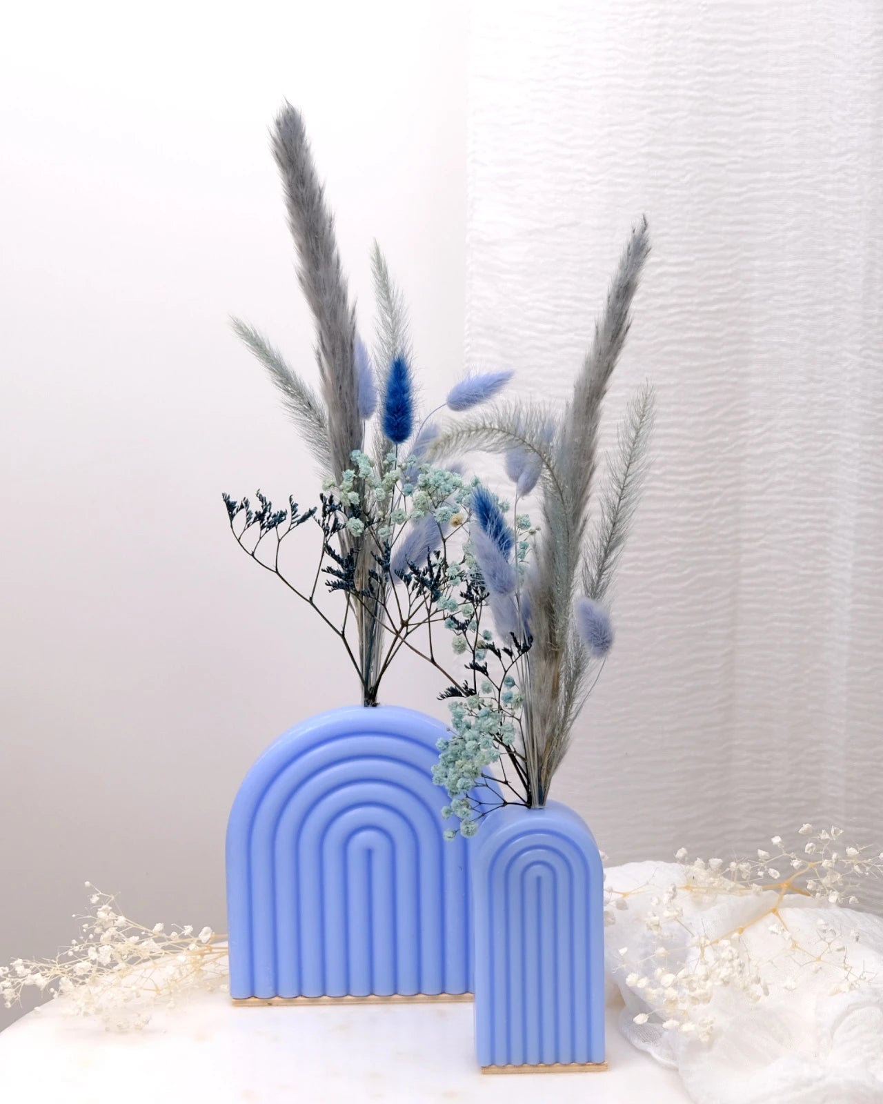 Vaso Arco Iris Serendipity - vaso in cera artigianale a forma di arcobaleno con fiori stabilizzati e secchi carta da zucchero duo