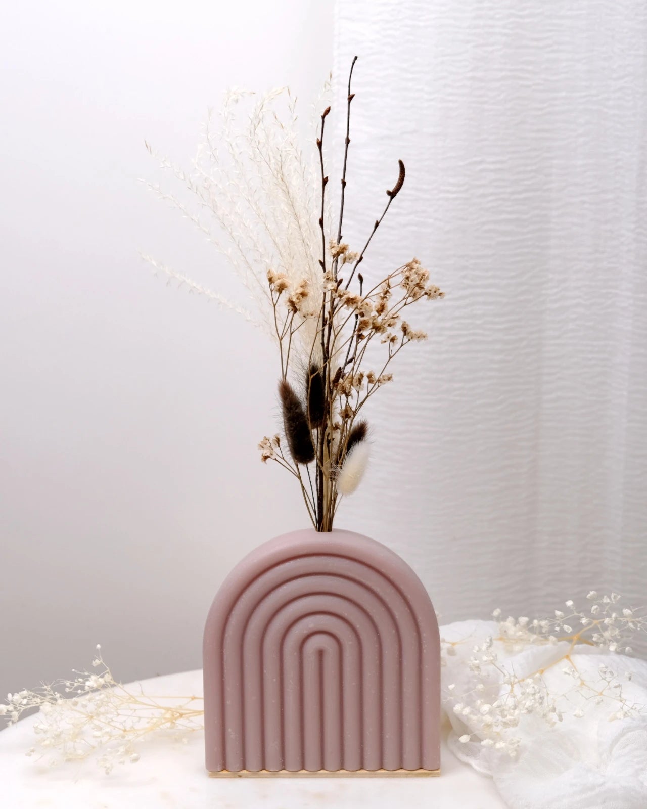 Vaso Arco Iris Serendipity - vaso in cera artigianale a forma di arcobaleno con fiori stabilizzati e secchi grigio tortora grande