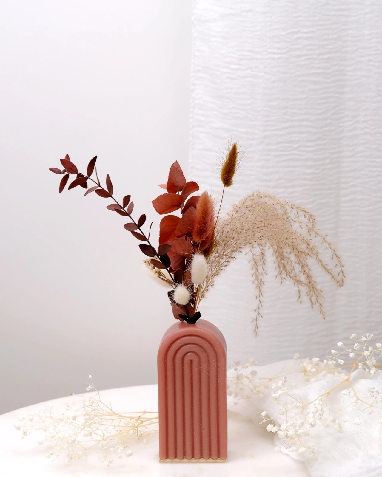 Vaso Arco Iris Serendipity - vaso in cera artigianale a forma di arcobaleno con fiori stabilizzati e secchi mocha mousse piccolo