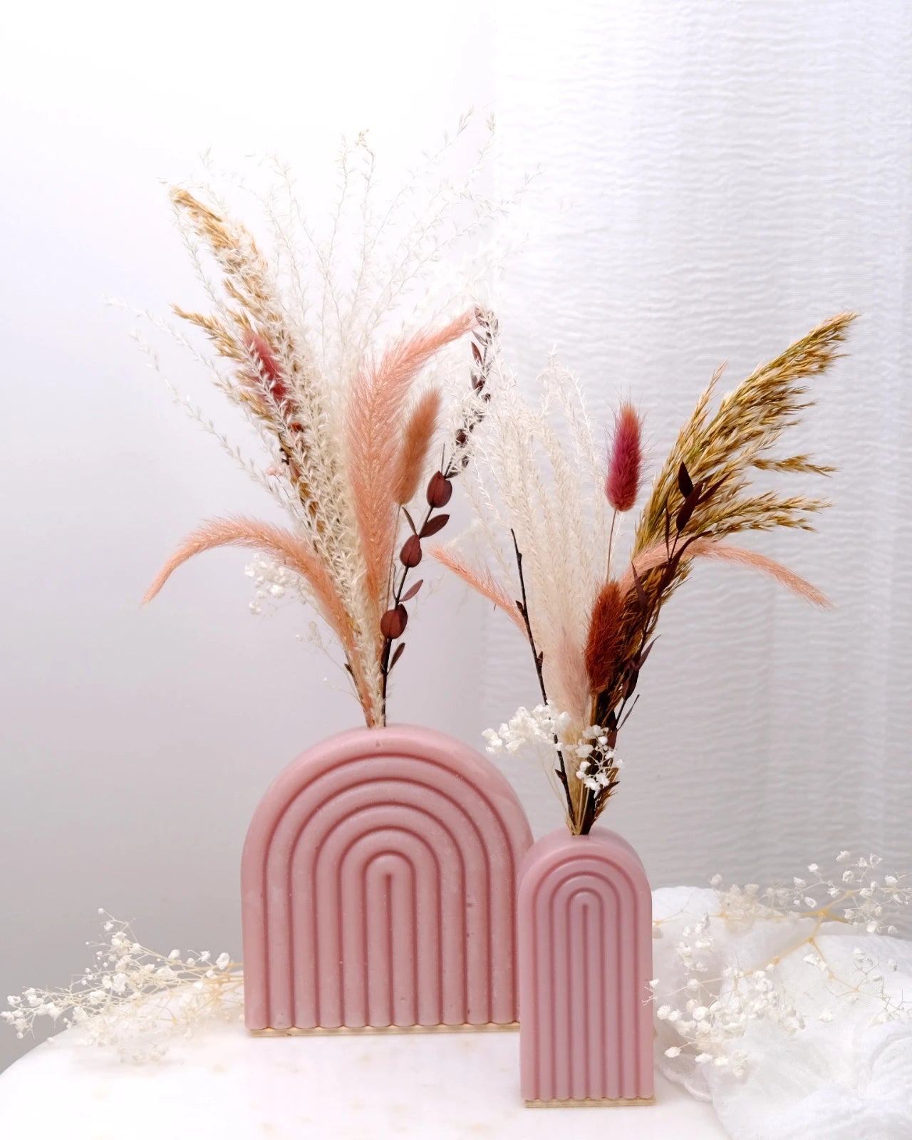 Vaso Arco Iris Serendipity - vaso in cera artigianale a forma di arcobaleno con fiori stabilizzati e secchi rosa cipria antico duo