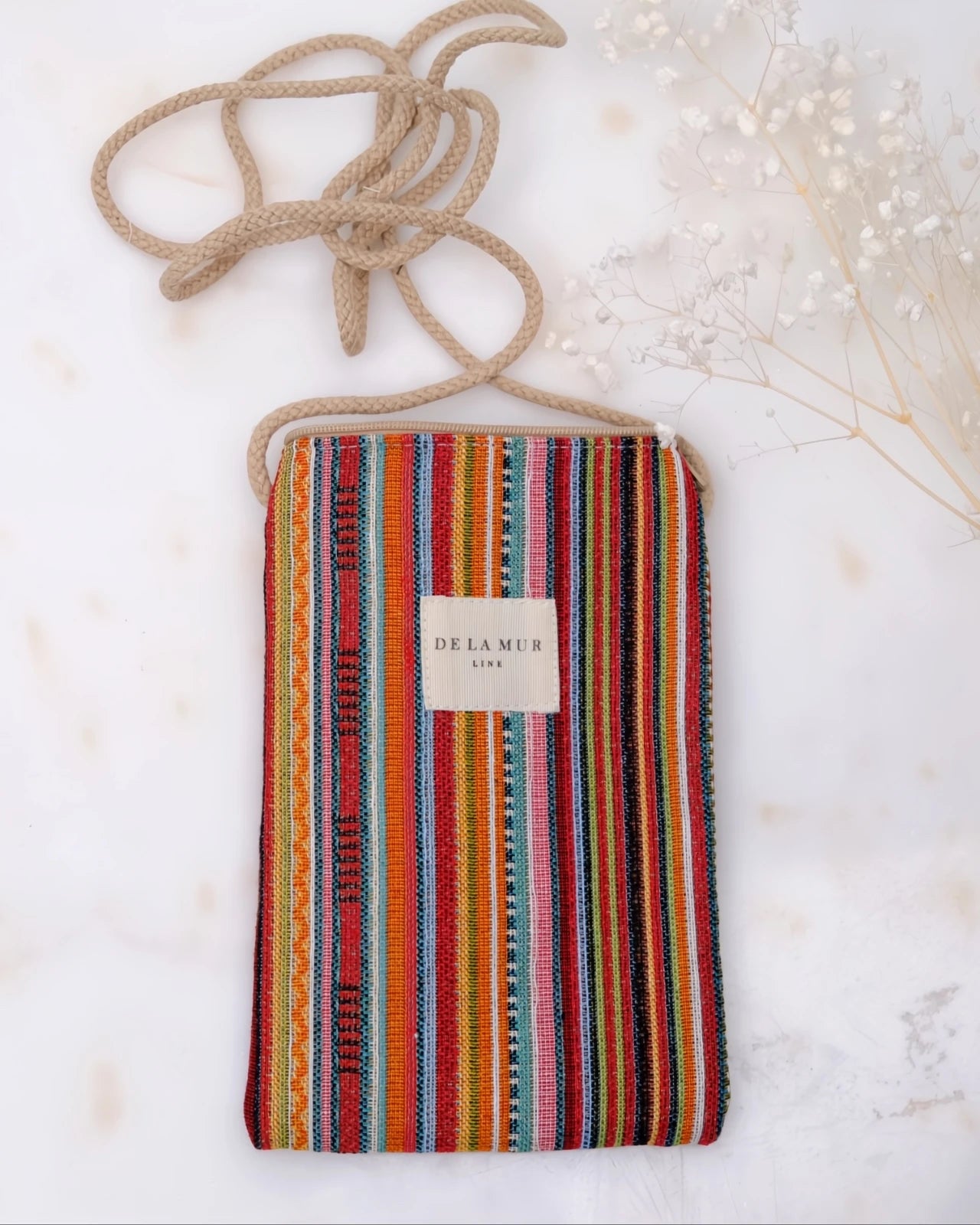 borsa portacellulare in tessuto artigianale con tracolla e stampa design beli