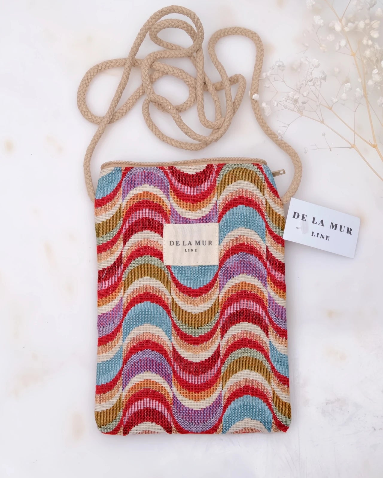 borsa portacellulare in tessuto artigianale con tracolla e stampa design Queen