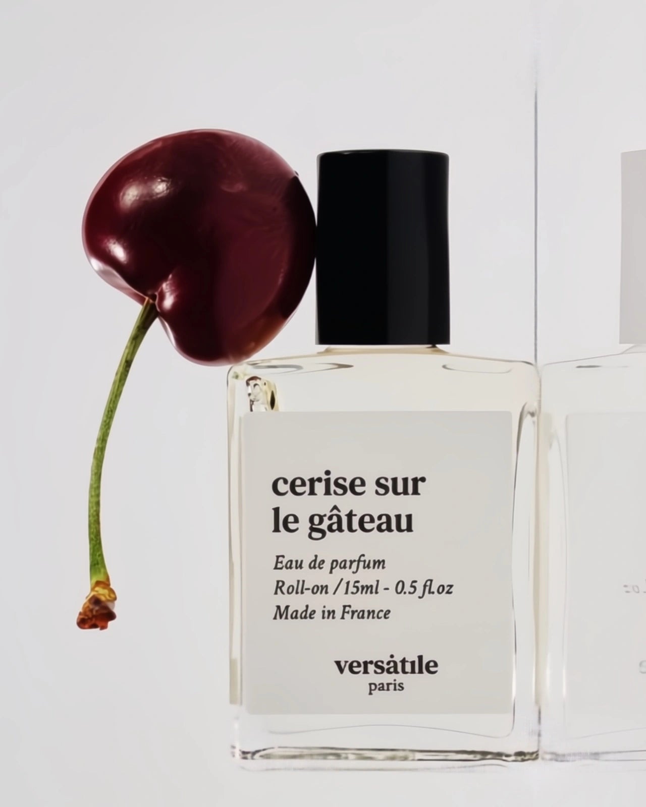 Cerise sur le Gateau di Versatile Paris - Roma - Eau de Parfum Roll On Ciliegina sulla Torta - Profumo gourmand alla ciliegia con note di mandorla e cioccolato