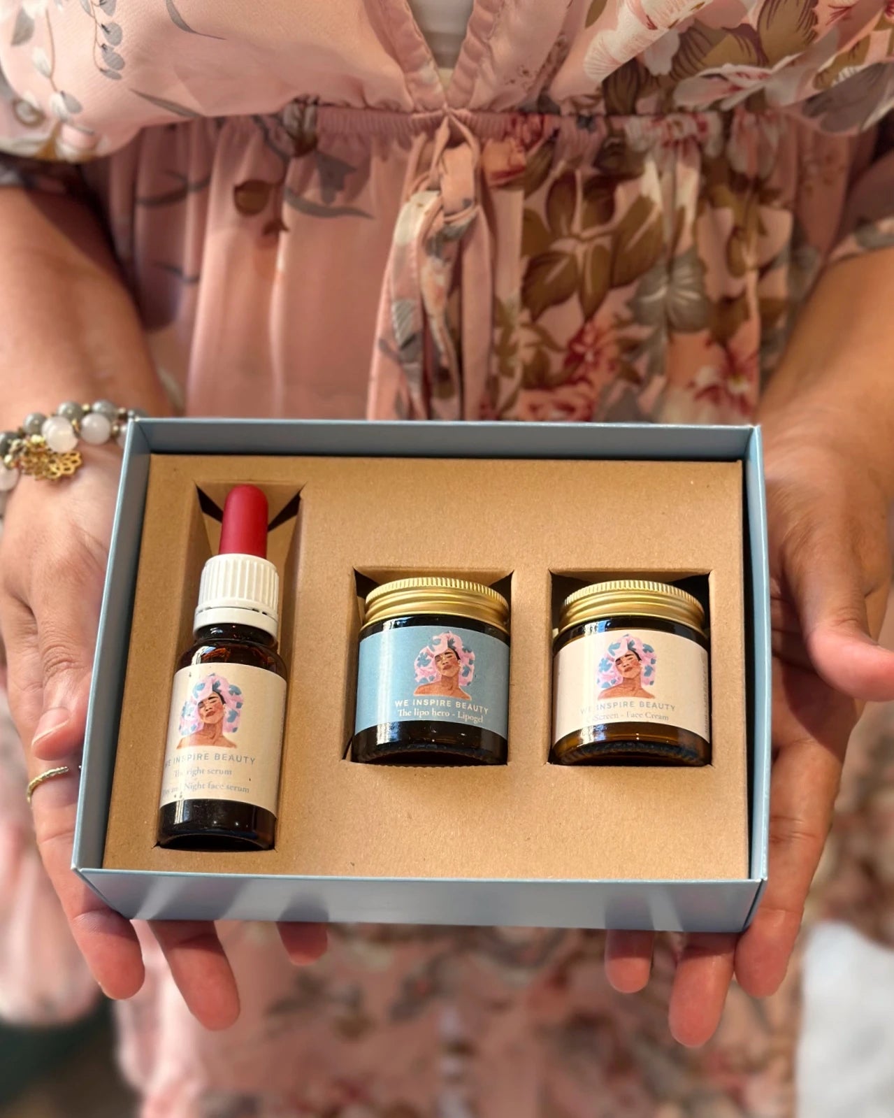cofanetto skincare routine we inspire beauty con lipogel, siero e Crema Viso naturale - routine giorno e notte per una pelle radiosa