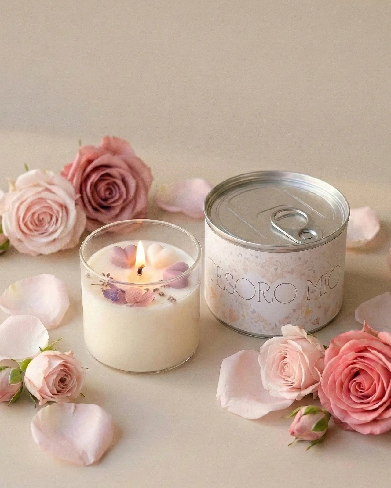 candele profumate in cera di soia con cuoricini di cera e petali di rosa stabilizzati | dedica regalo per persone speciali della vita - edizione tesoro mio
