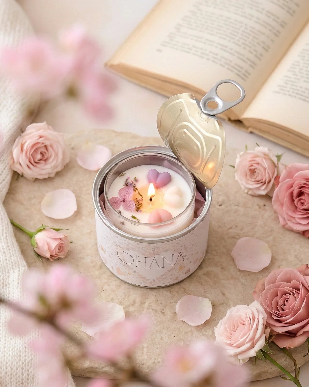 candele profumate in cera di soia con petali di rosa stabilizzata