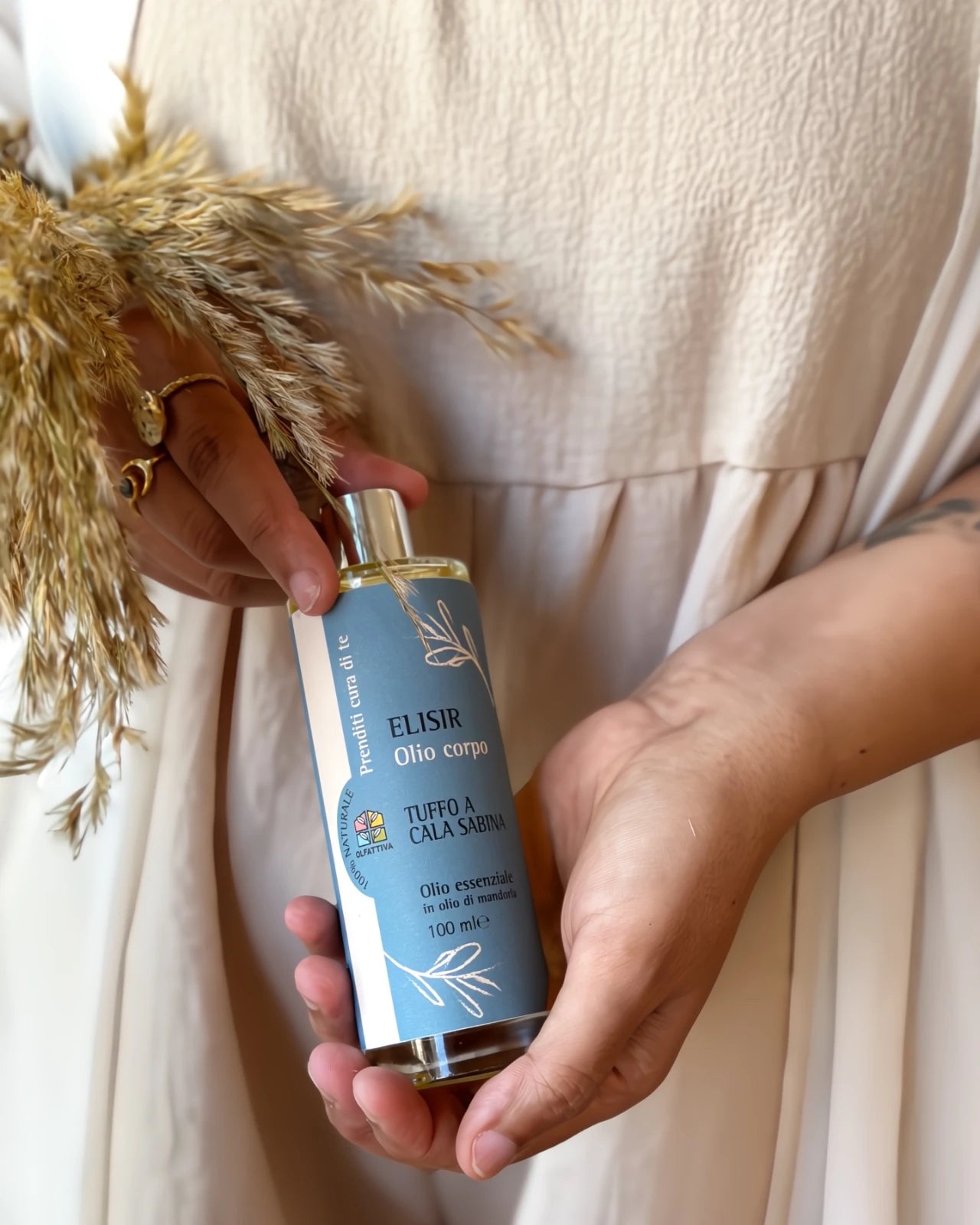 elisir tutto a cala sabina olio corpo da massaggio profumato di olfattiva | con oli essenziali e olio di mandorle dolci bio | skincare naturale roma
