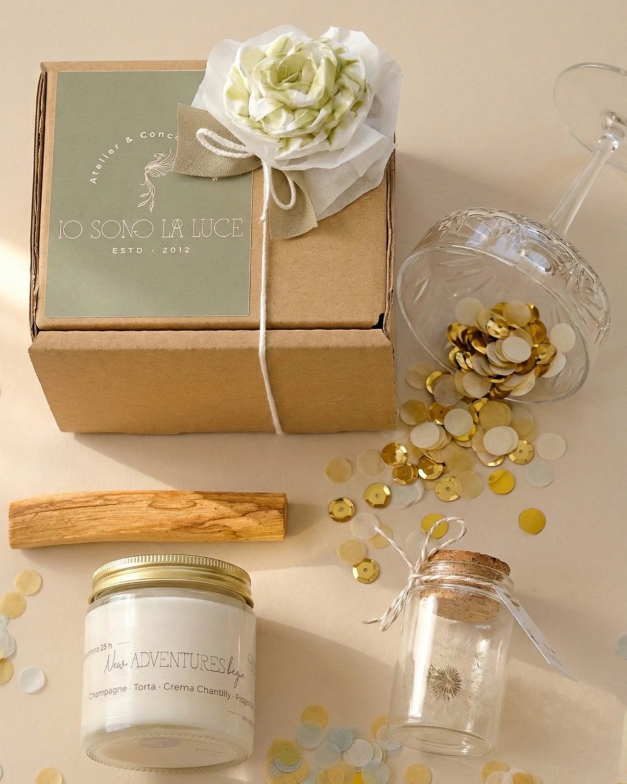 Gift box per celebrare occasioni speciali: candela profumata cera di soia, fiore dei desideri ( soffione dandelion dente di leone ) e palo santo | Io Sono La Luce Roma
