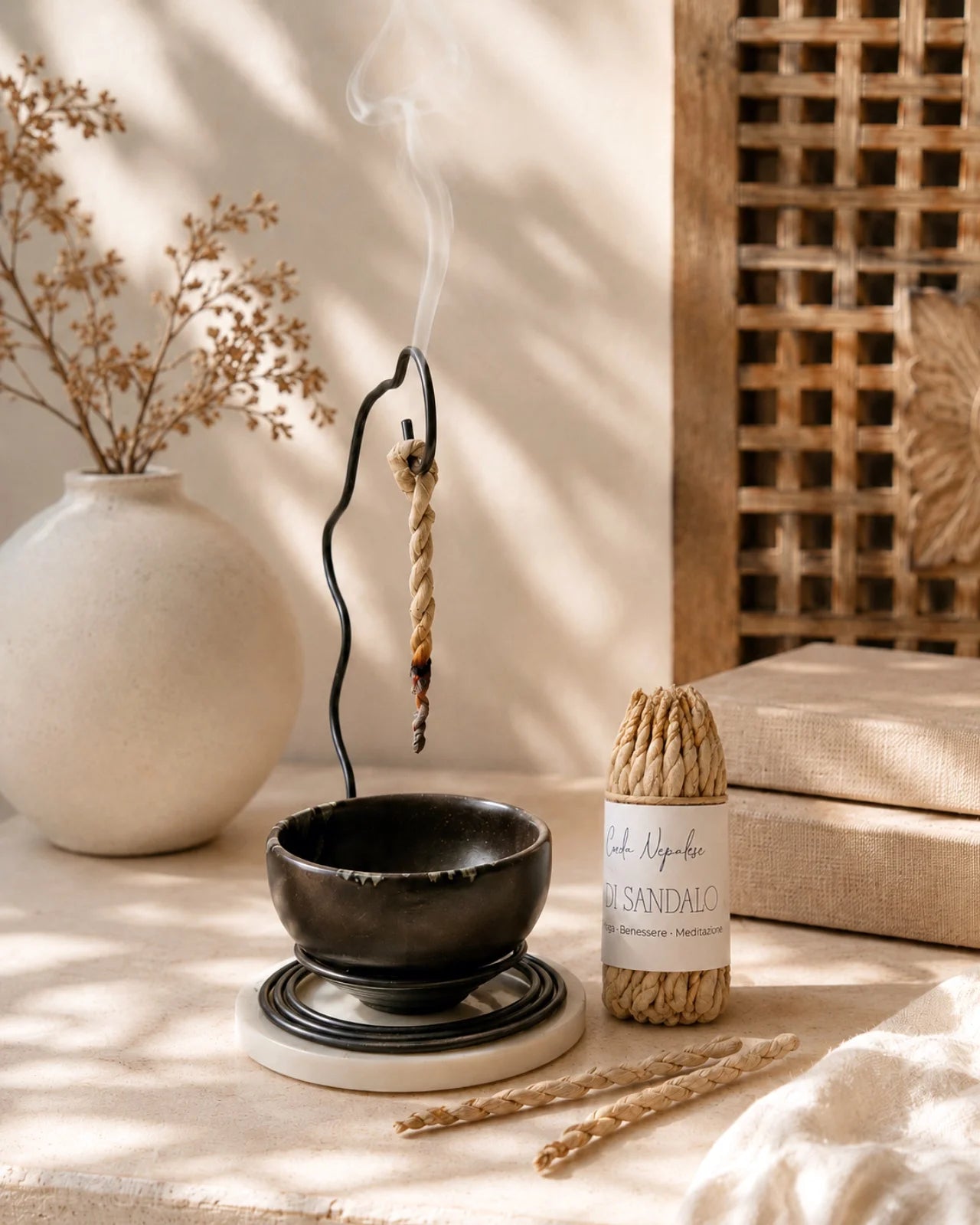 kit incensiere e incenso in corda nepalese artigianale naturale al profumo di sandalo | piccoli rituali quotidiani di benessere, meditazione e armonia