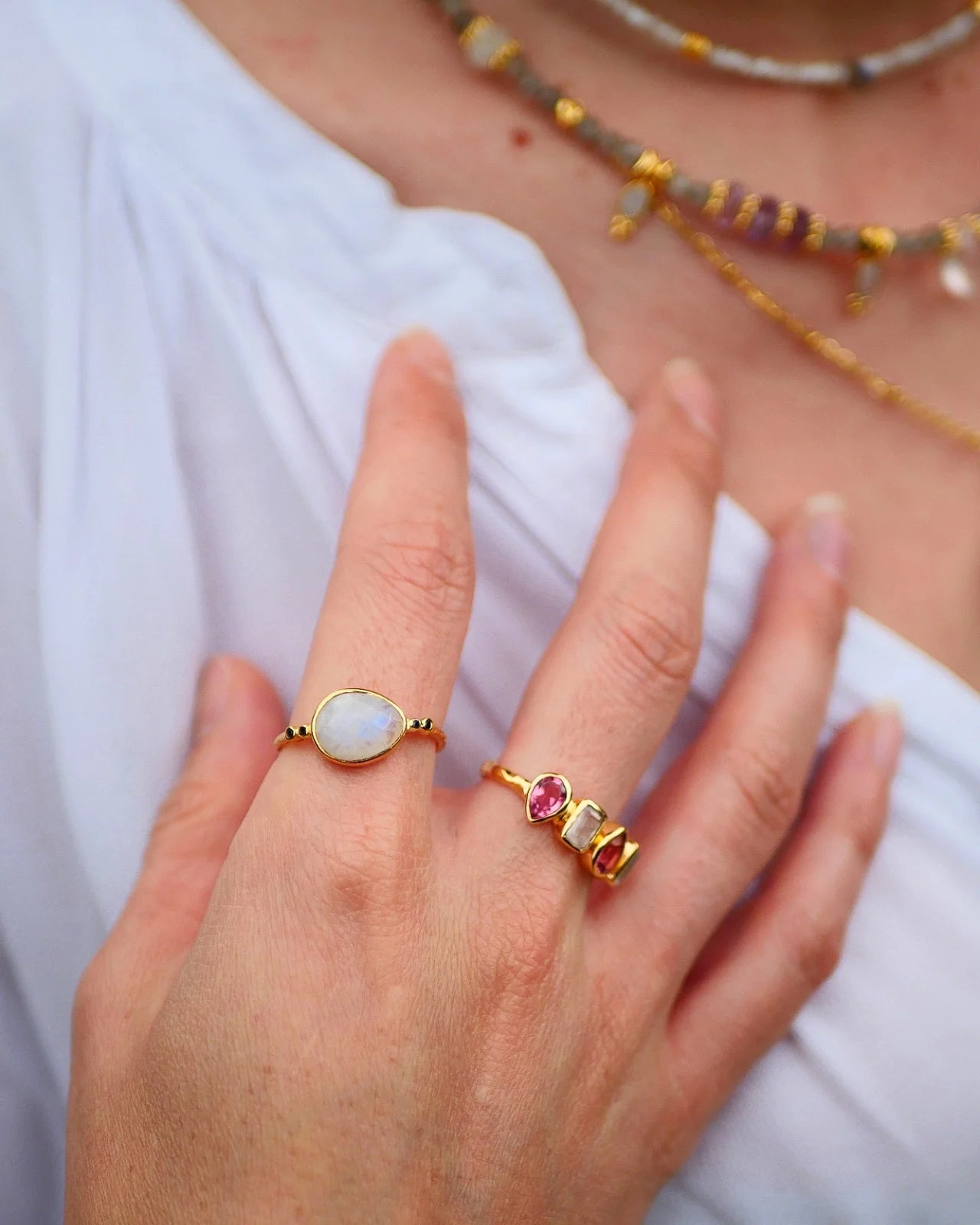 anello artigianale ottone placcato oro 18k 2 micron made in France con pietra naturale pietra di luna arcobaleno - Roma