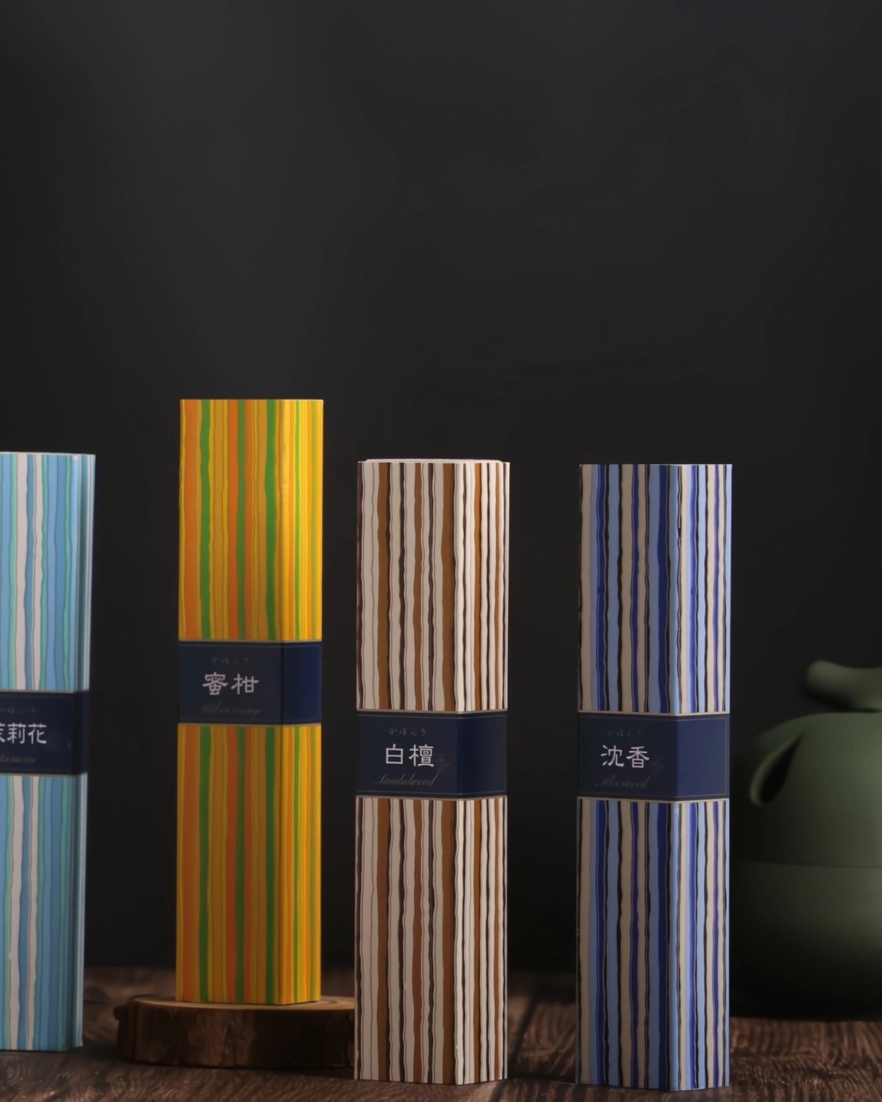 Bastoncini artigianali di incenso giapponese naturale senza bambù con supporto in ceramica