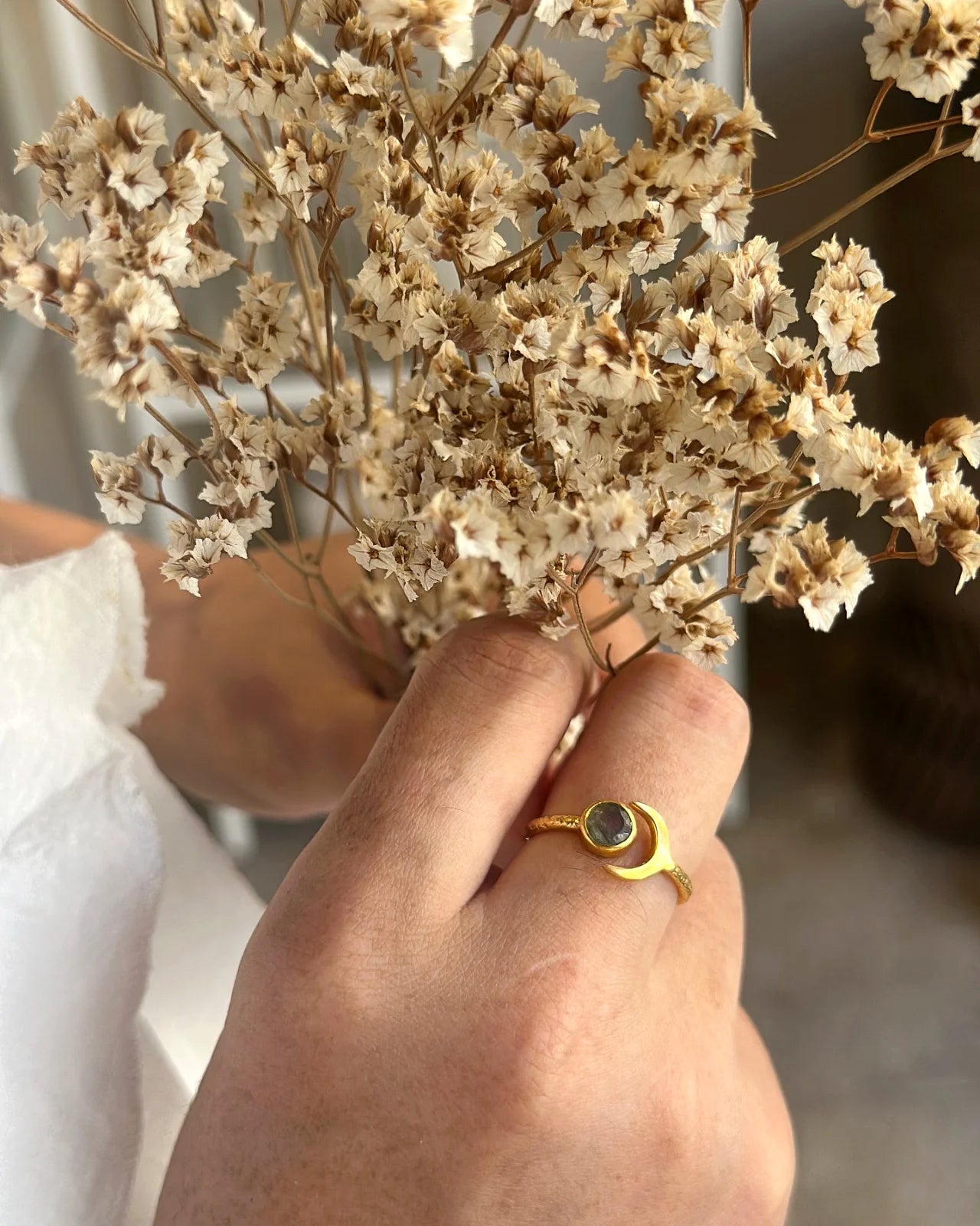 anello artigianale in ottone placcato oro 18 2 micron made in France con pietra naturale labradorite - Io Sono La Luce Roma