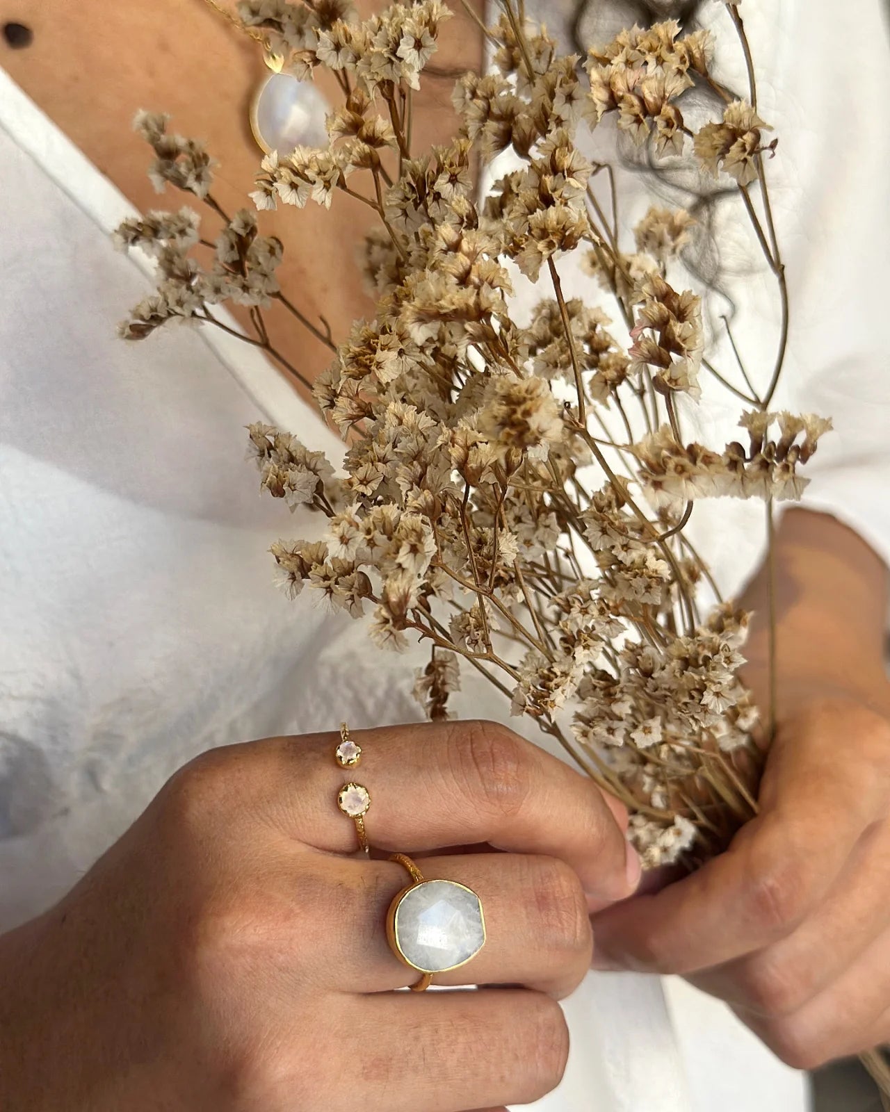 anello artigianale made in France ottone placcato oro 18k 2 micron con pietra di luna arcobaleno | Io Sono La Luce Roma