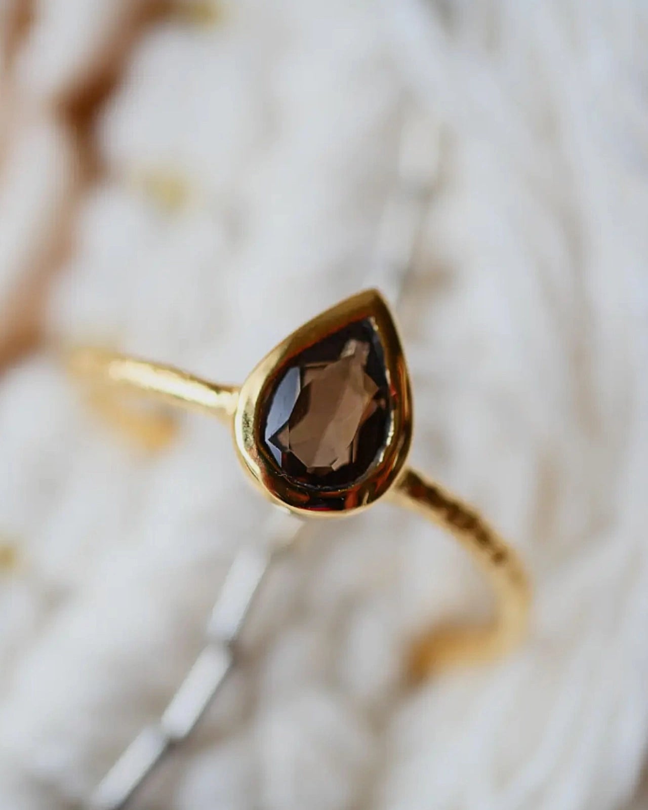 anello artigianale regolabile ottone placcato oro 18k 2 micron Made in France con pietra naturale quarzo fumé  - Roma