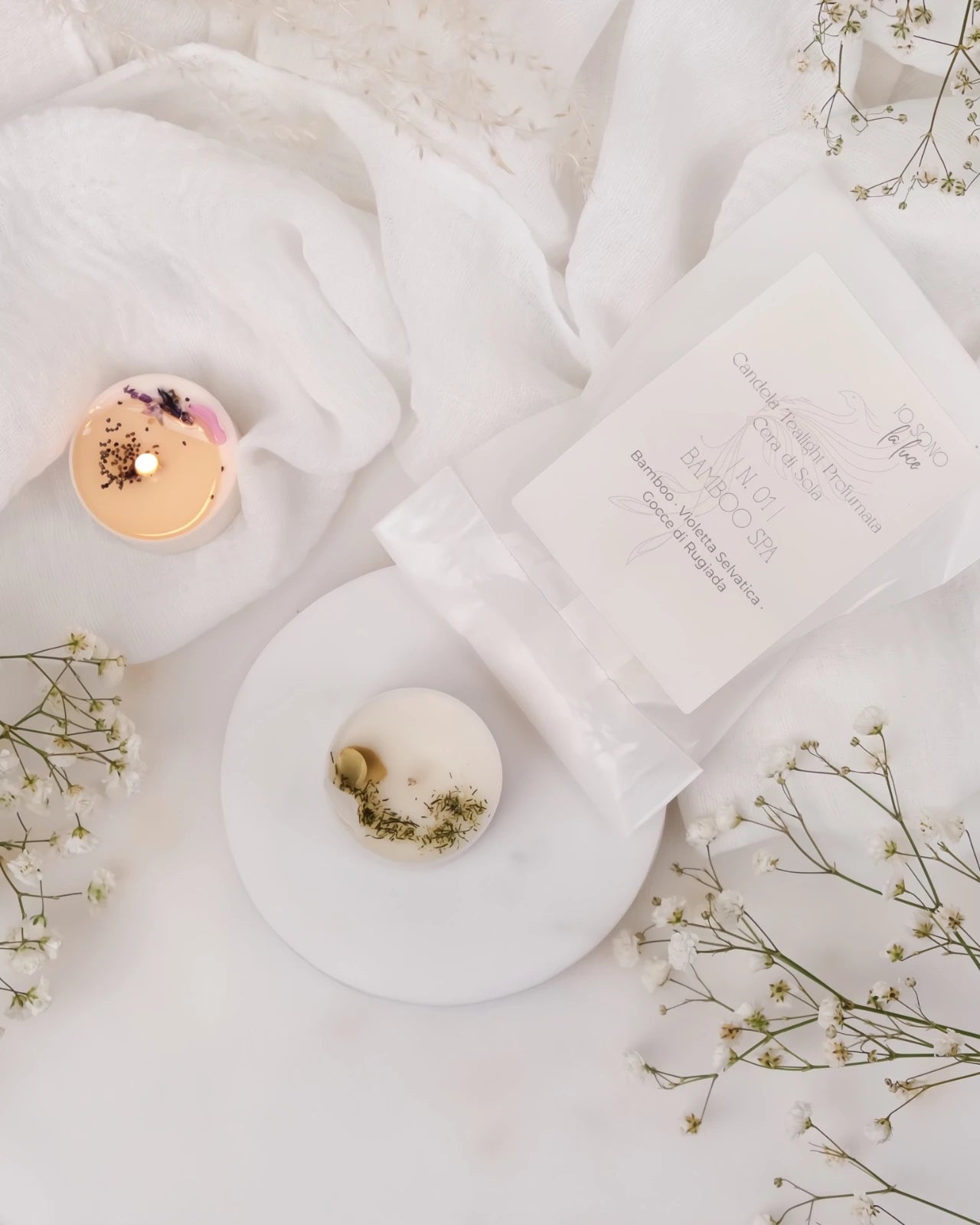 Piccole candeline profumate tealight in contenitore di PLA biodegradabile e sostenibile - pura cera di soia 100% vegetale - made in italy a Roma - profumo di bambù, rugiada e Spa