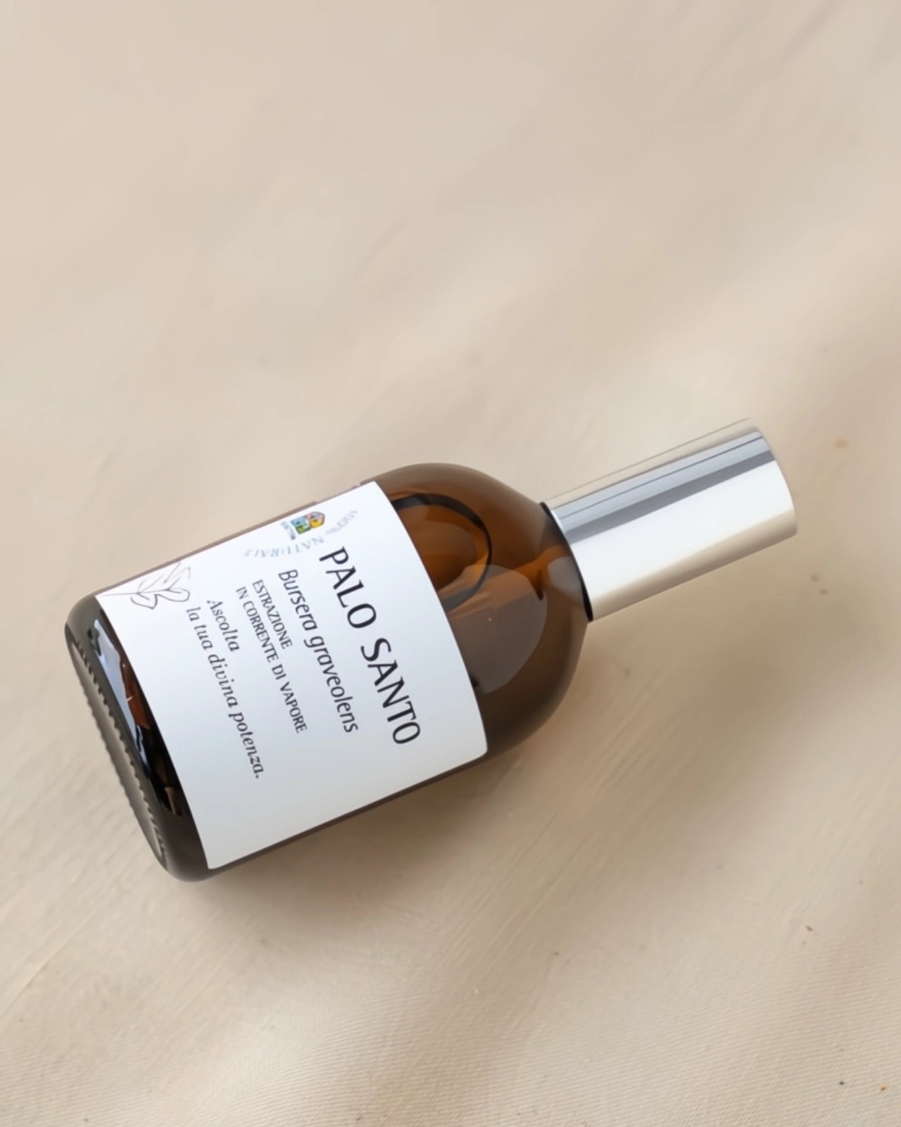 profumo botanico al palo santo per purificare le energie di ambienti e da indossare per centrarsi, riscoprirsi, meditare o tranquillizzarsi