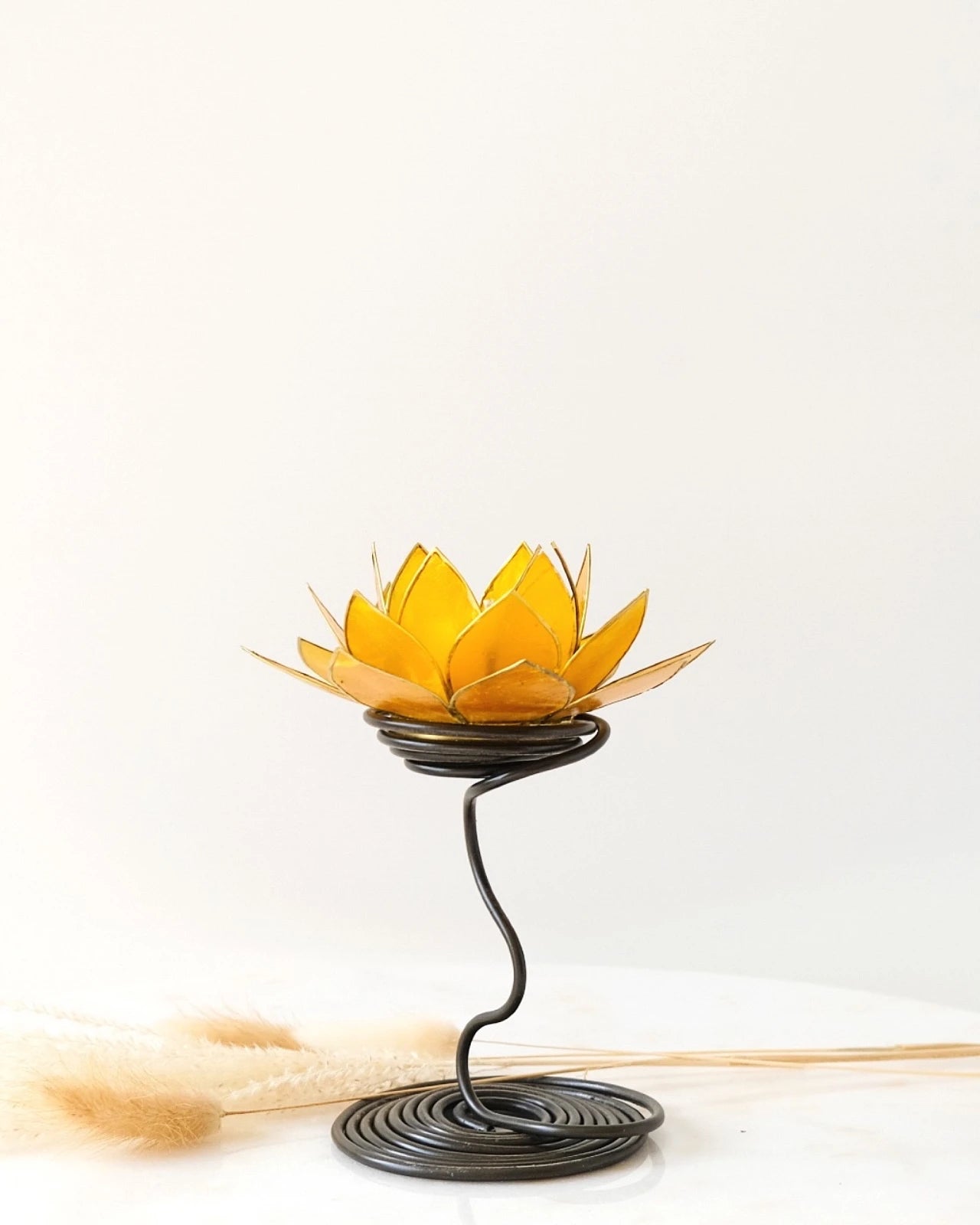 Puro: portacandele a forma di fior di loto in conchiglia colore giallo