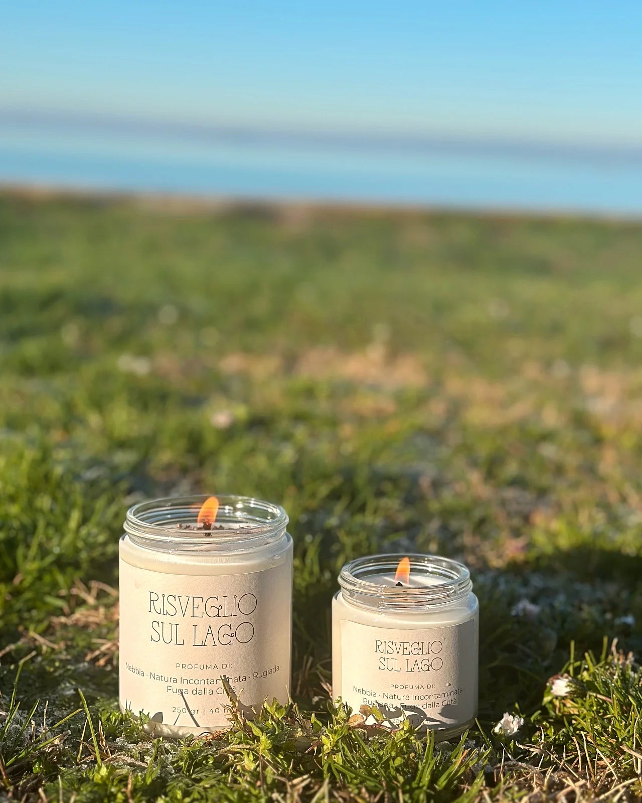 Candela in cera di soia naturale al profumo di natura incontaminata, note acquatiche e floreali. Il tuo momento di mindfulness perfetto, di calma e silenzio.