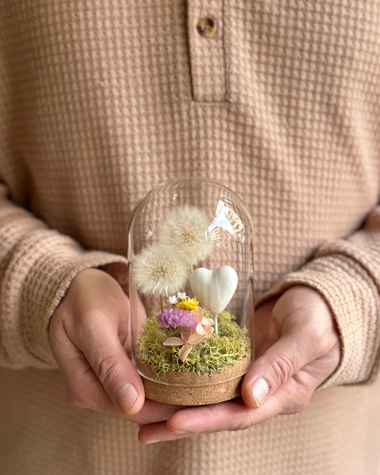 dente di leone ( soffione ) preservato in ampolla di vetro con base di sughero con glixie e muschio verde stabilizzato - misura media agapè | Roma