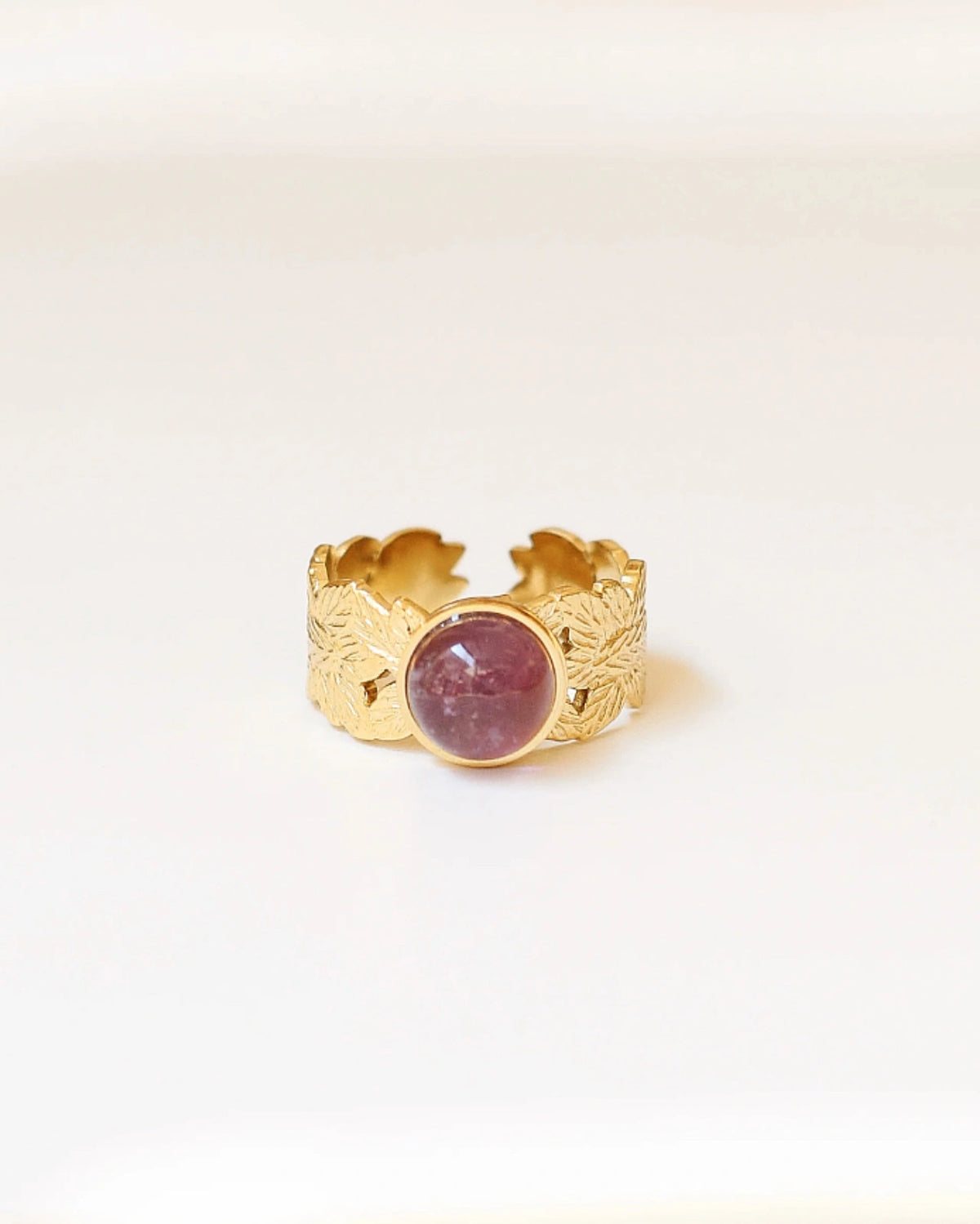 Anello Daphne con Ametista viola e foglie incise pietra naturale