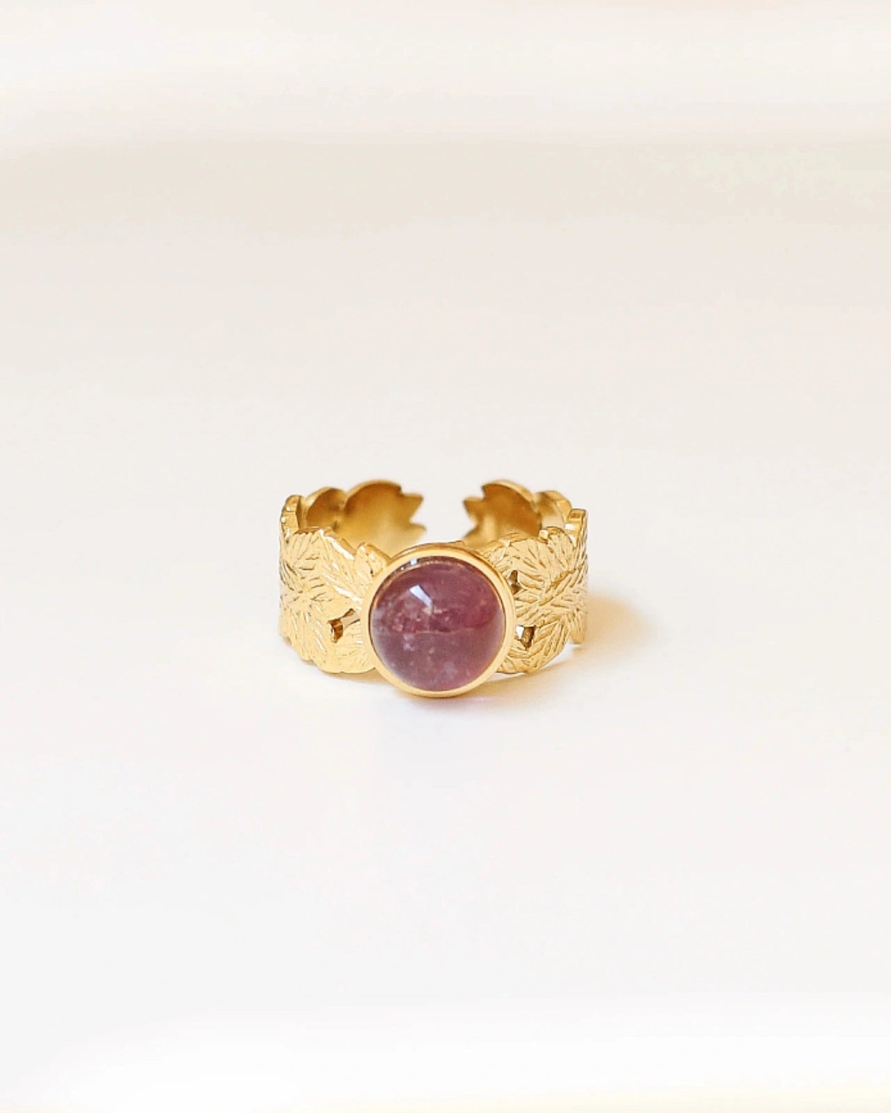 Anello Daphne con Ametista viola e foglie incise pietra naturale