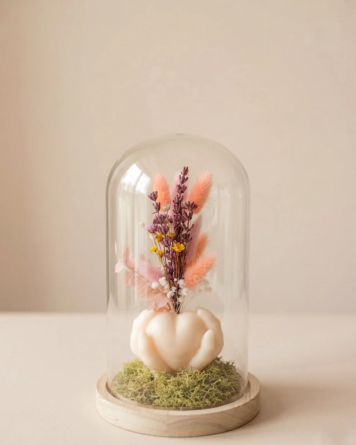 Idea regalo romantica artigianale - vaso a forma di cuore di cera profumata con fiori secchi e stabilizzati sotto campana di vetro | Colore vanilla con fiori arcobaleno