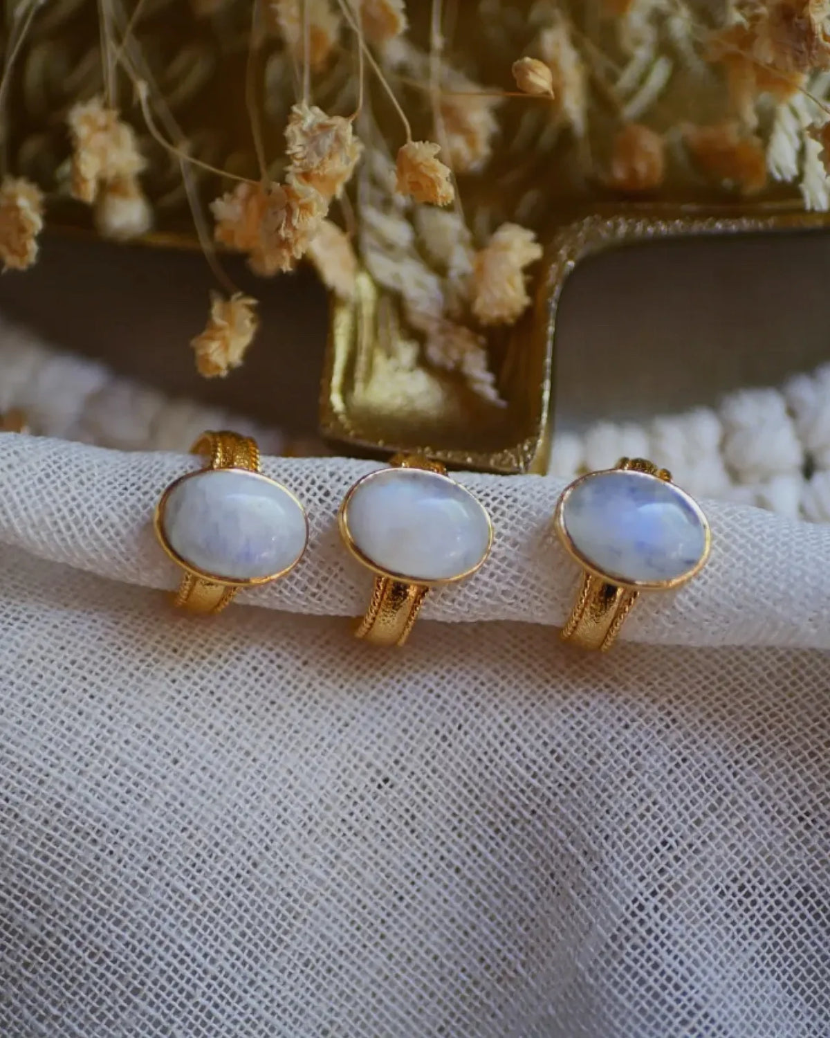 anello artigianale made in france placcato oro 18k 2 micron con pietra di luna arcobaleno | Roma