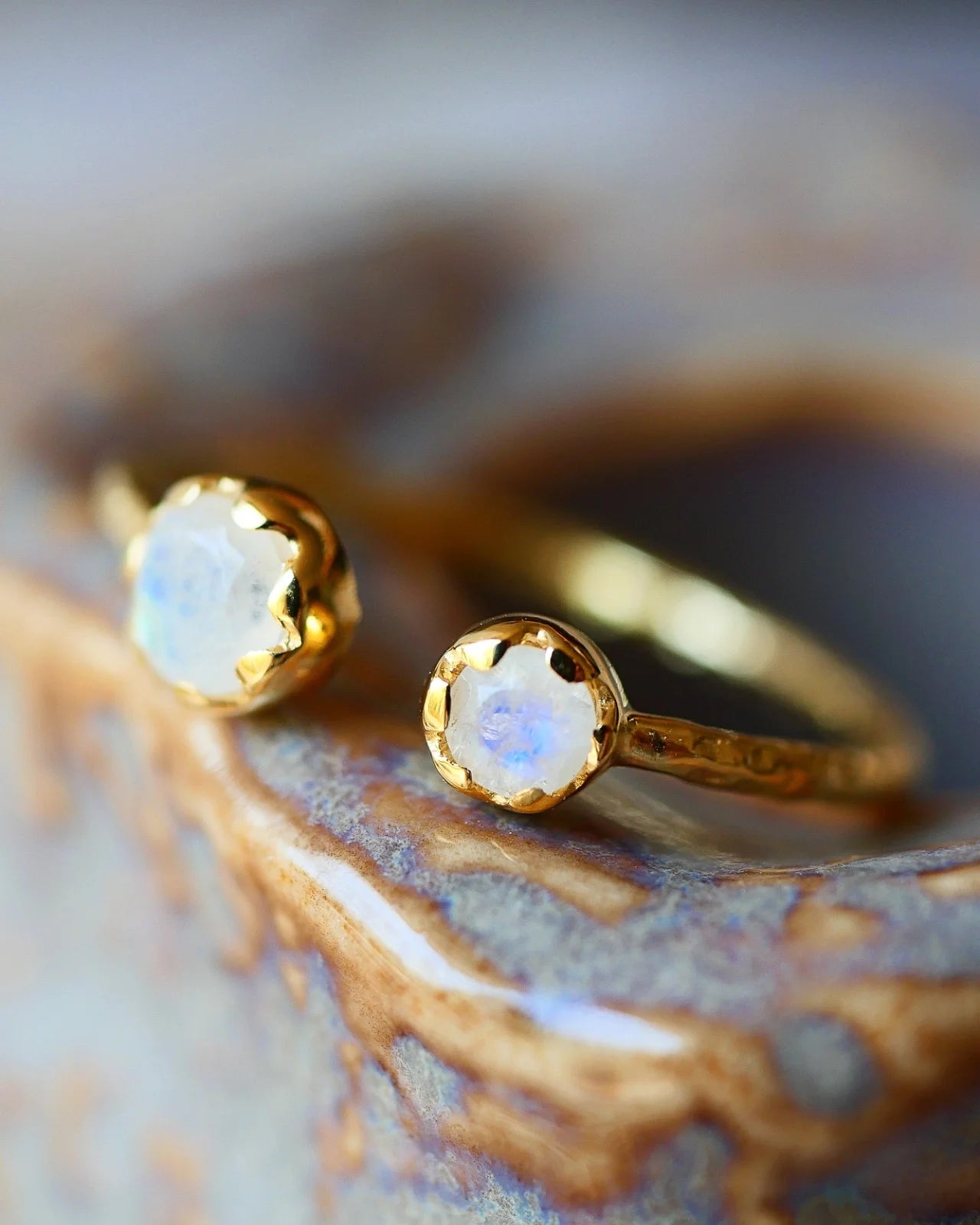 anello artigianale made in france placcato oro 18k 2 micron con labradorite bianca | Roma