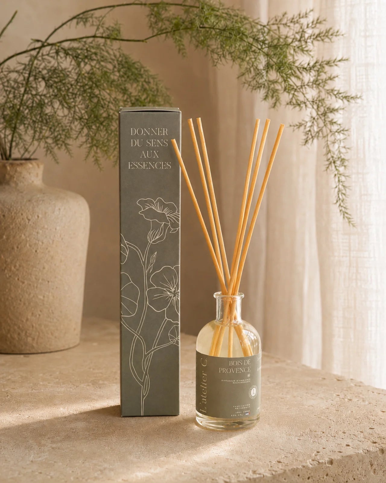 diffusori artigianali di fragranze d'ambiente con bastoncini mikado rattan | Made in Provenza nella regione di Grasse - Roma