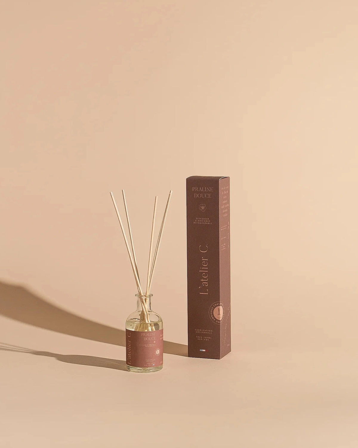 diffusori artigianali di fragranze d'ambiente con bastoncini mikado rattan | Made in Provenza nella regione di Grasse - Roma | Profumo Pralina Dolce 