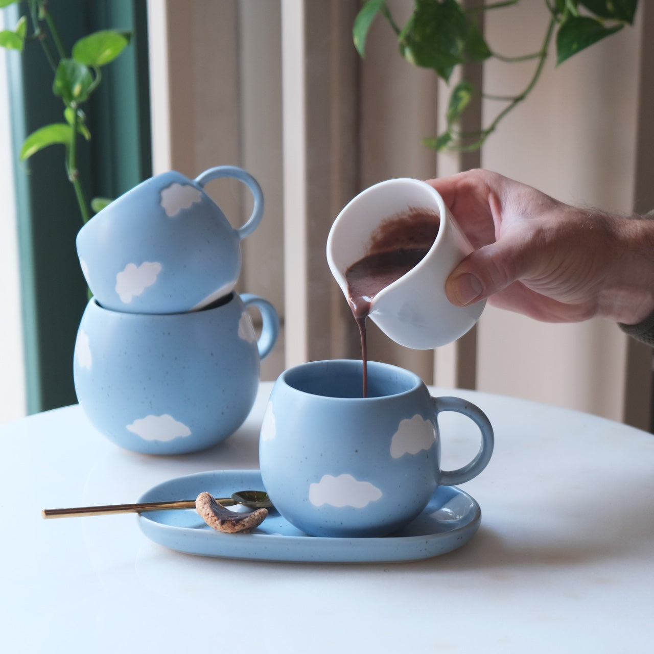 Egg Back Home: Tazza Artigianale Gres Nuvole