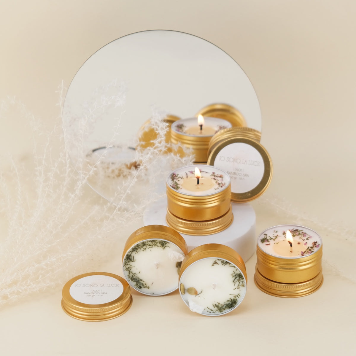 Fairy Lights: Candela Profumata Botanica di Soia Maxi Tealight in Tin Alluminio Oro