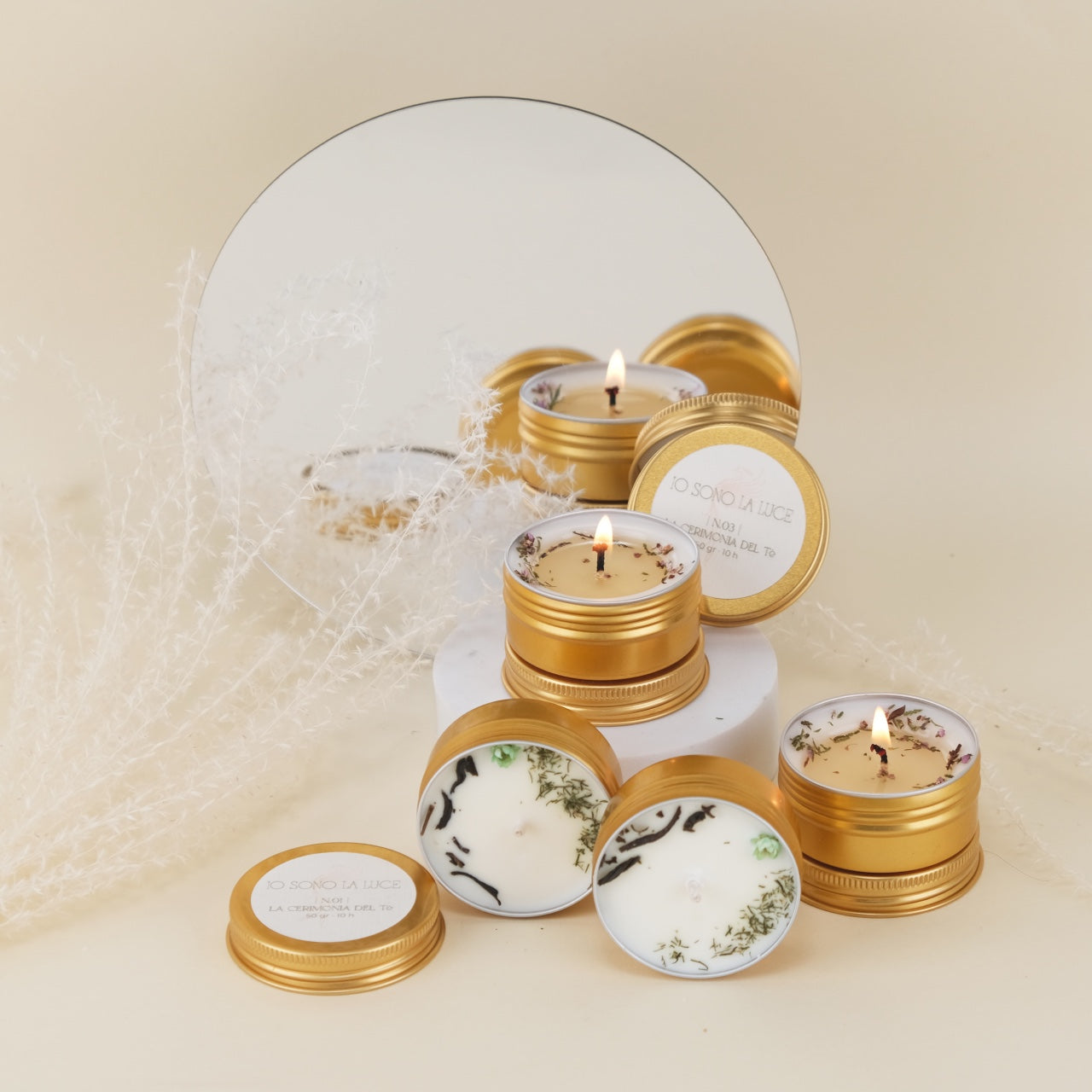 Fairy Lights: Candela Profumata Botanica di Soia Maxi Tealight in Tin Alluminio Oro