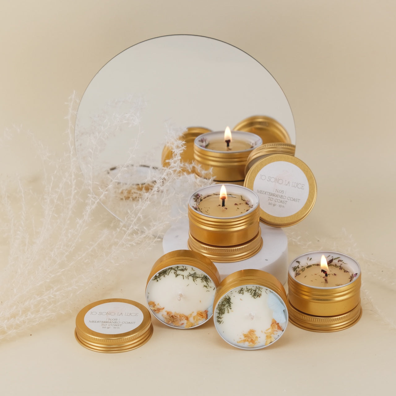 Fairy Lights: Candela Profumata Botanica di Soia Maxi Tealight in Tin Alluminio Oro