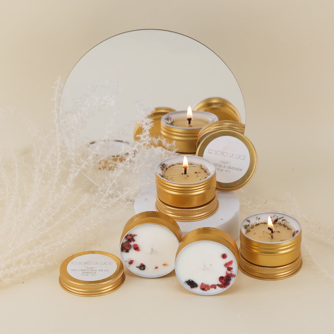 Fairy Lights: Candela Profumata Botanica di Soia Maxi Tealight in Tin Alluminio Oro