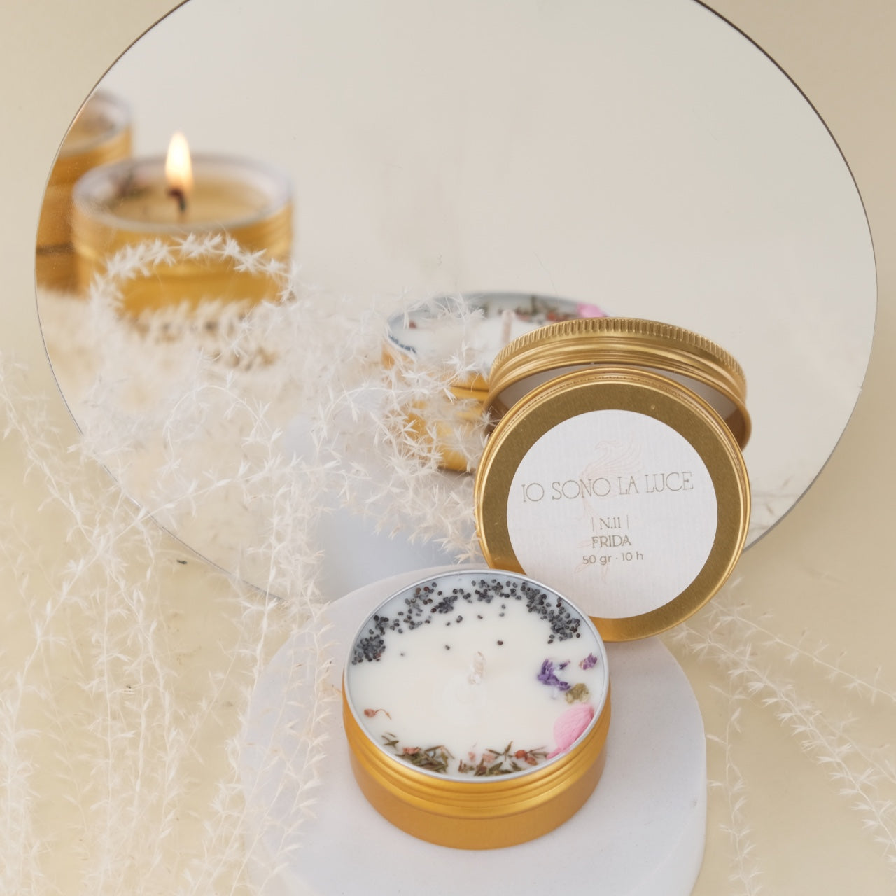 Fairy Lights: Candela Profumata Botanica di Soia Maxi Tealight in Tin Alluminio Oro