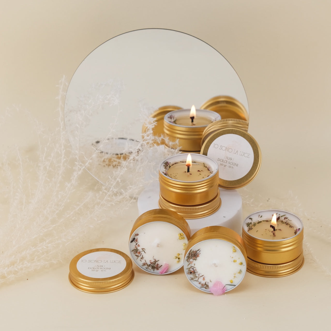 Fairy Lights: Candela Profumata Botanica di Soia Maxi Tealight in Tin Alluminio Oro