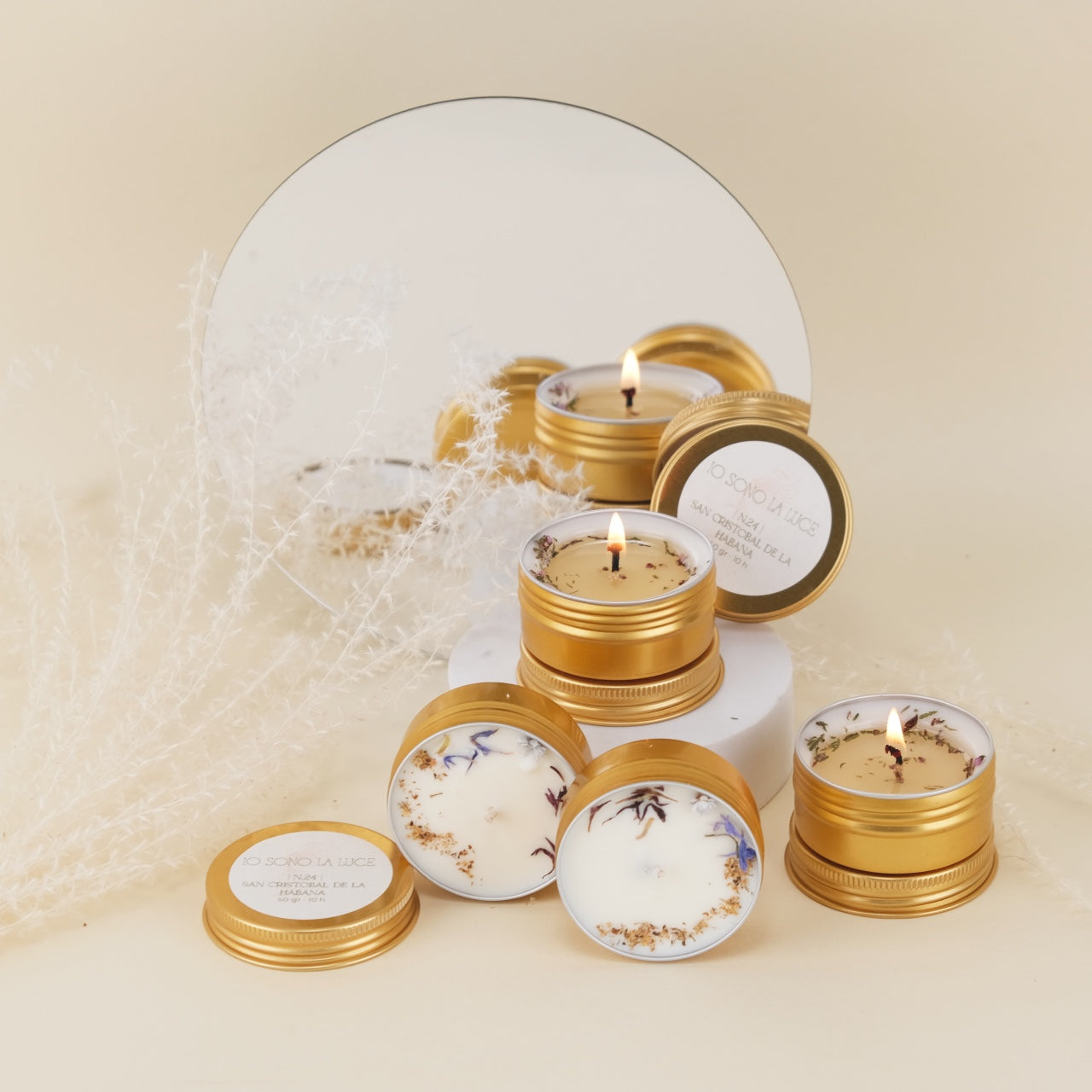 Fairy Lights: Candela Profumata Botanica di Soia Maxi Tealight in Tin Alluminio Oro