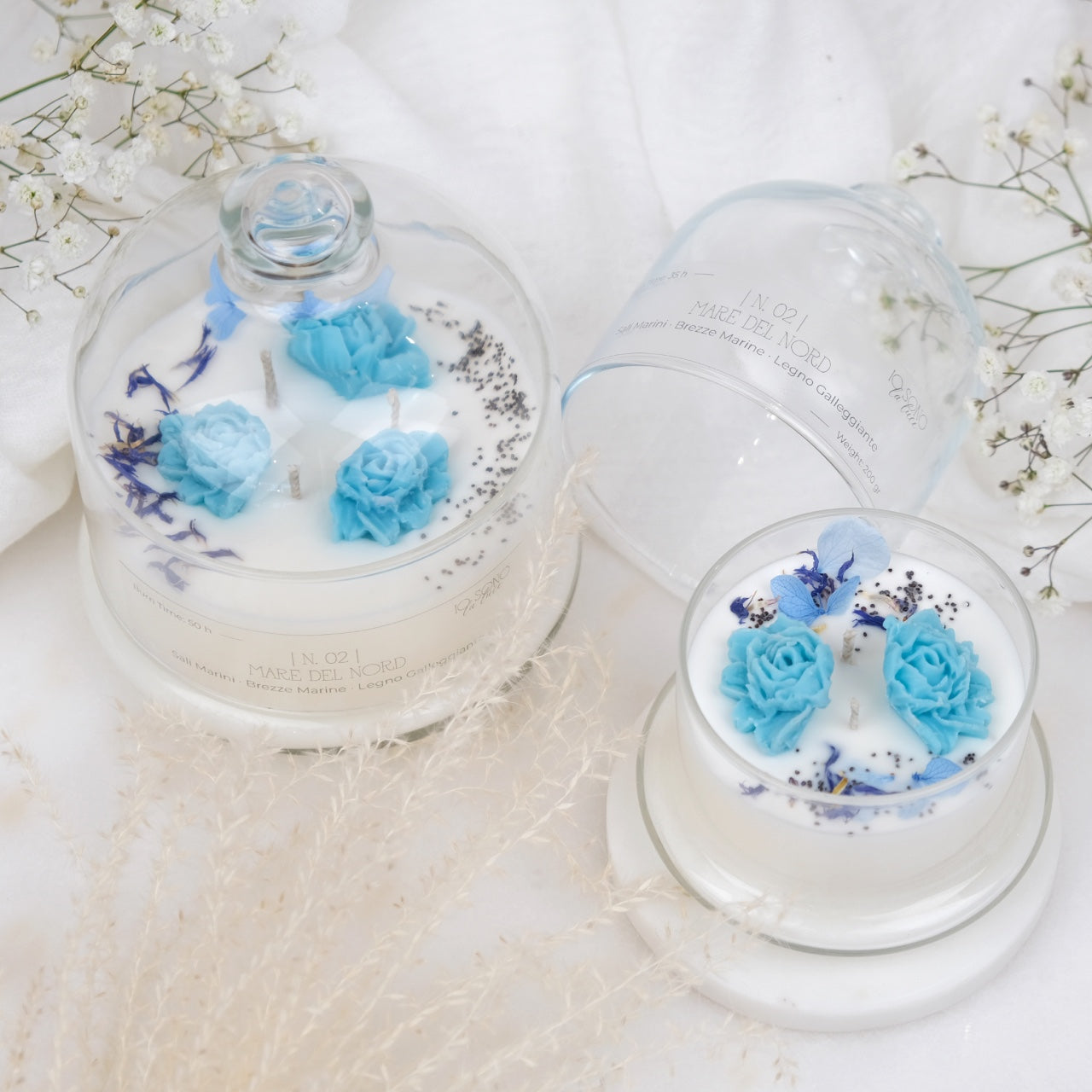 Hanami: Candela Profumata in Cera di Soia con Fiori di Cera in Campana di Vetro