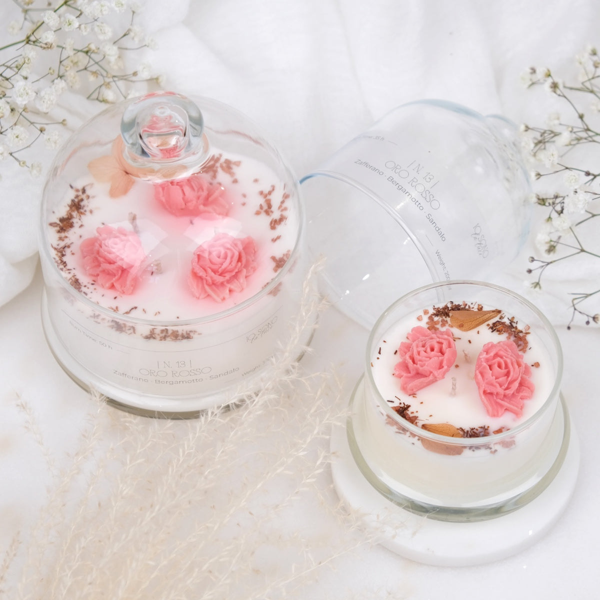 Hanami: Candela Profumata in Cera di Soia con Fiori di Cera in Campana di Vetro