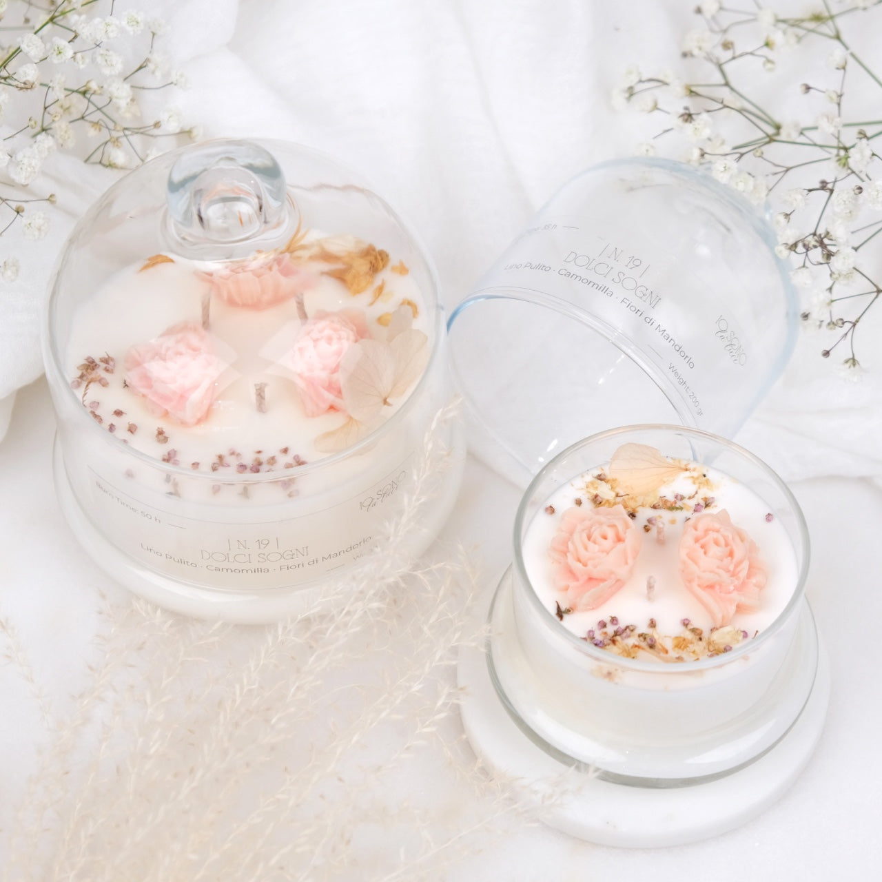 Hanami: Candela Profumata in Cera di Soia con Fiori di Cera in Campana di Vetro