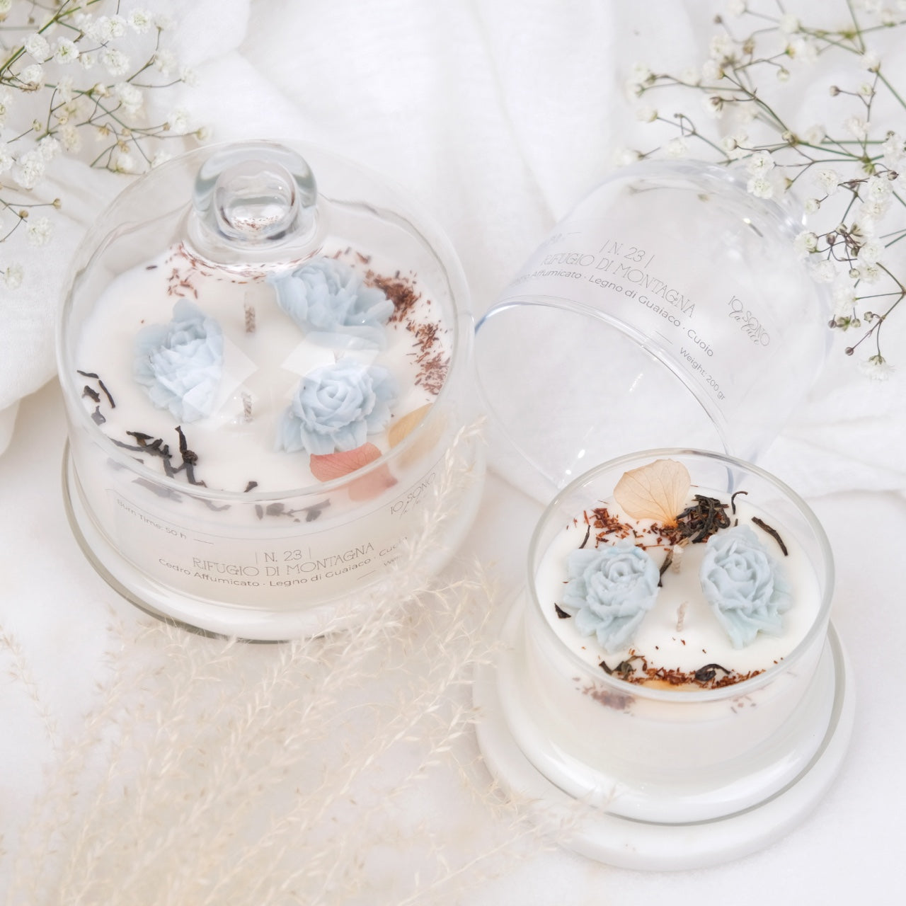 Hanami: Candela Profumata in Cera di Soia con Fiori di Cera in Campana di Vetro