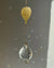 Suncatcher Heliophilia - Acchiappasole feng shui artigianale che crea arcobaleni di luce con cristallo sfaccettato e simbolo in ottone mongolfiera
